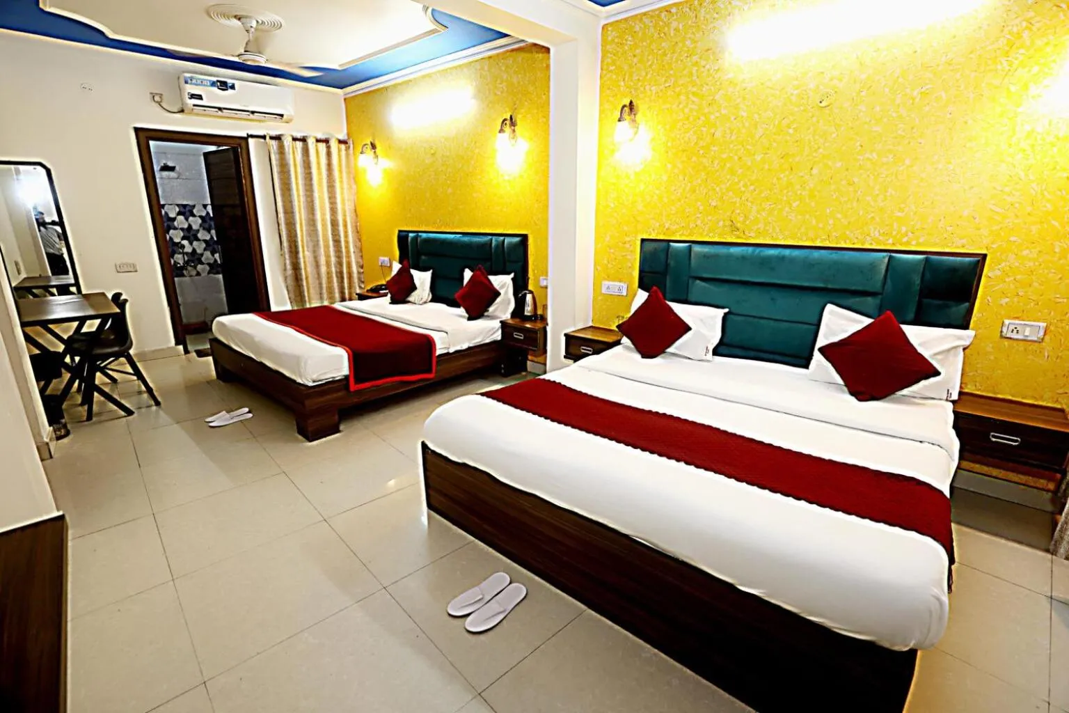Bed in Hotel Ashok Palace