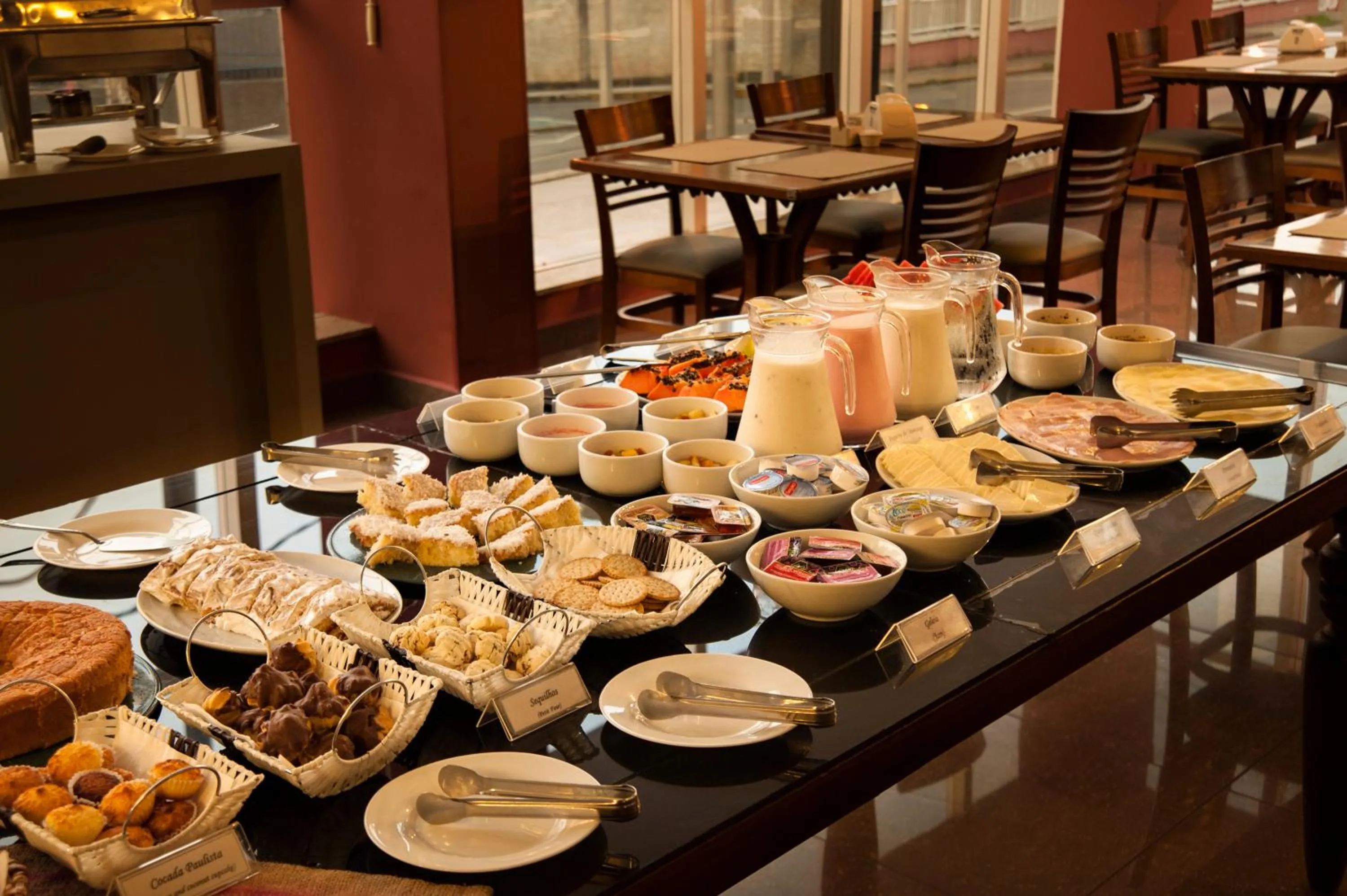 Food and drinks in Tryp by Wyndham Varginha Cafe Royal