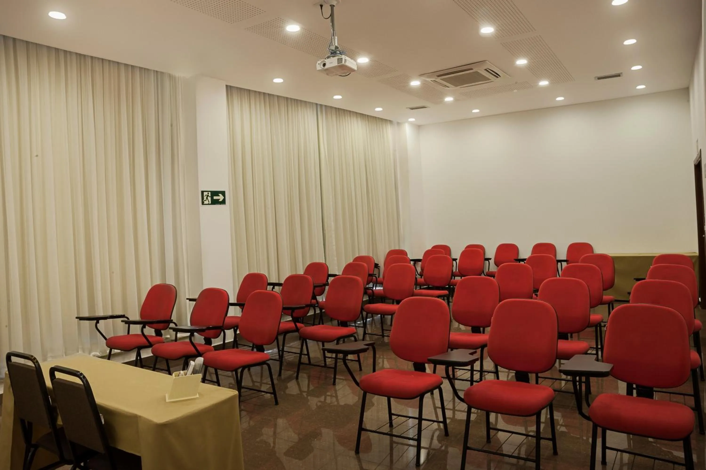 Tryp by Wyndham Varginha Cafe Royal