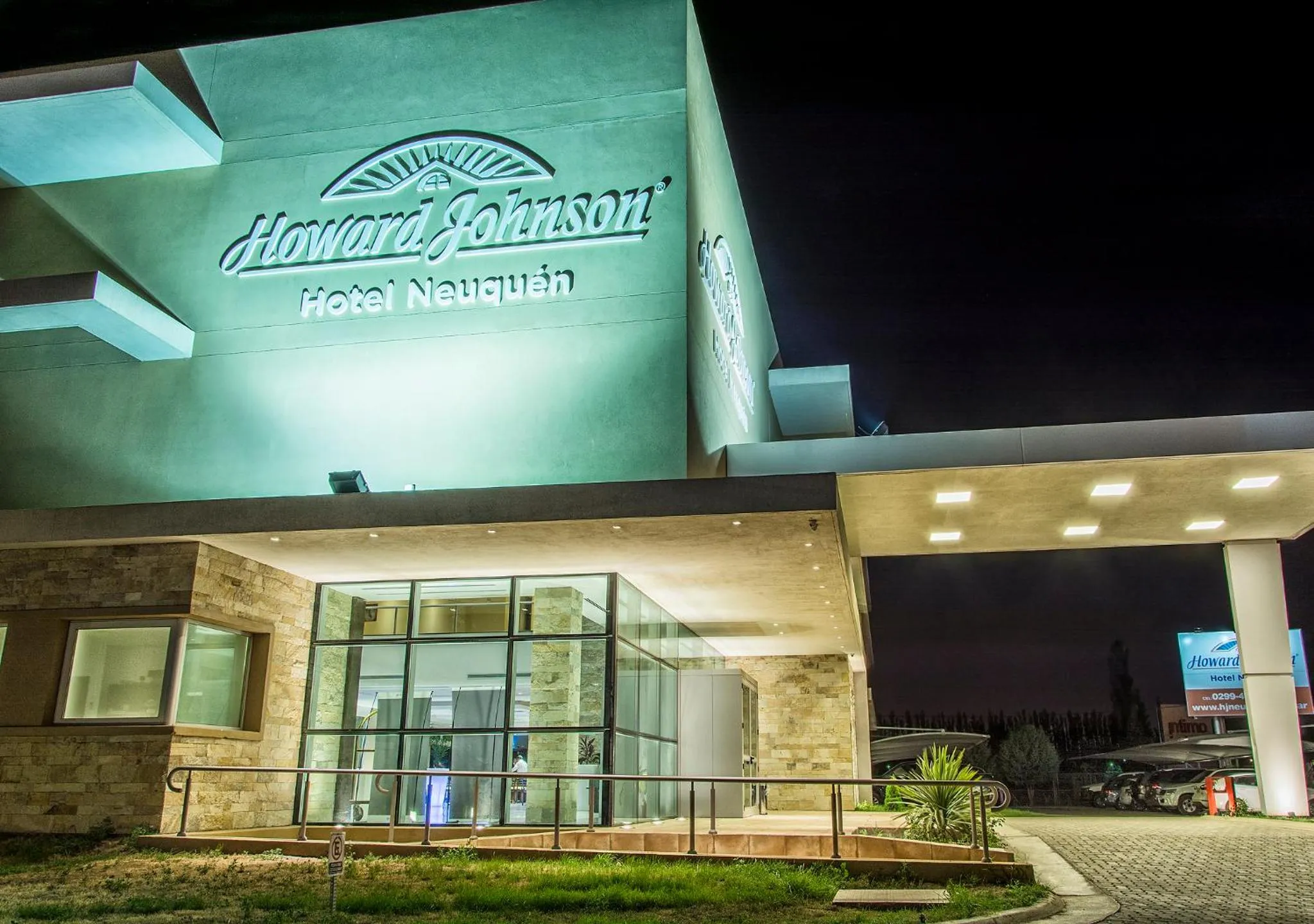 Facade/entrance in Howard Johnson Neuquen