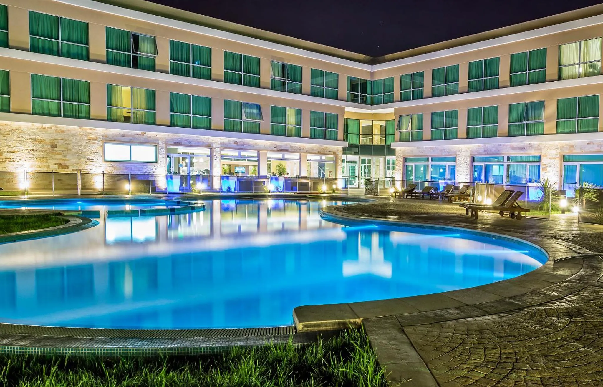 Night in Howard Johnson Neuquen