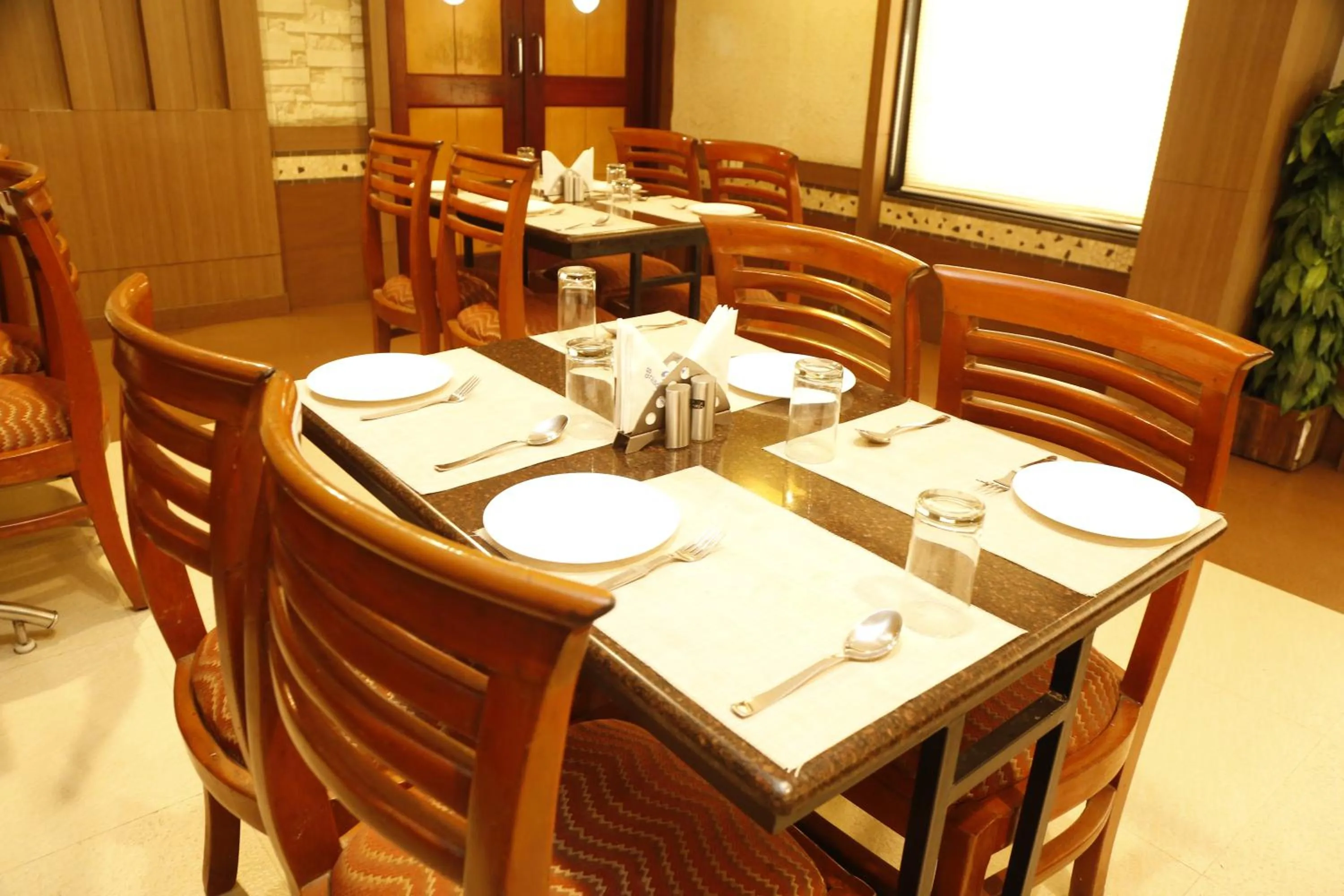 Restaurant/places to eat in HOTEL GRAND PLAZzA