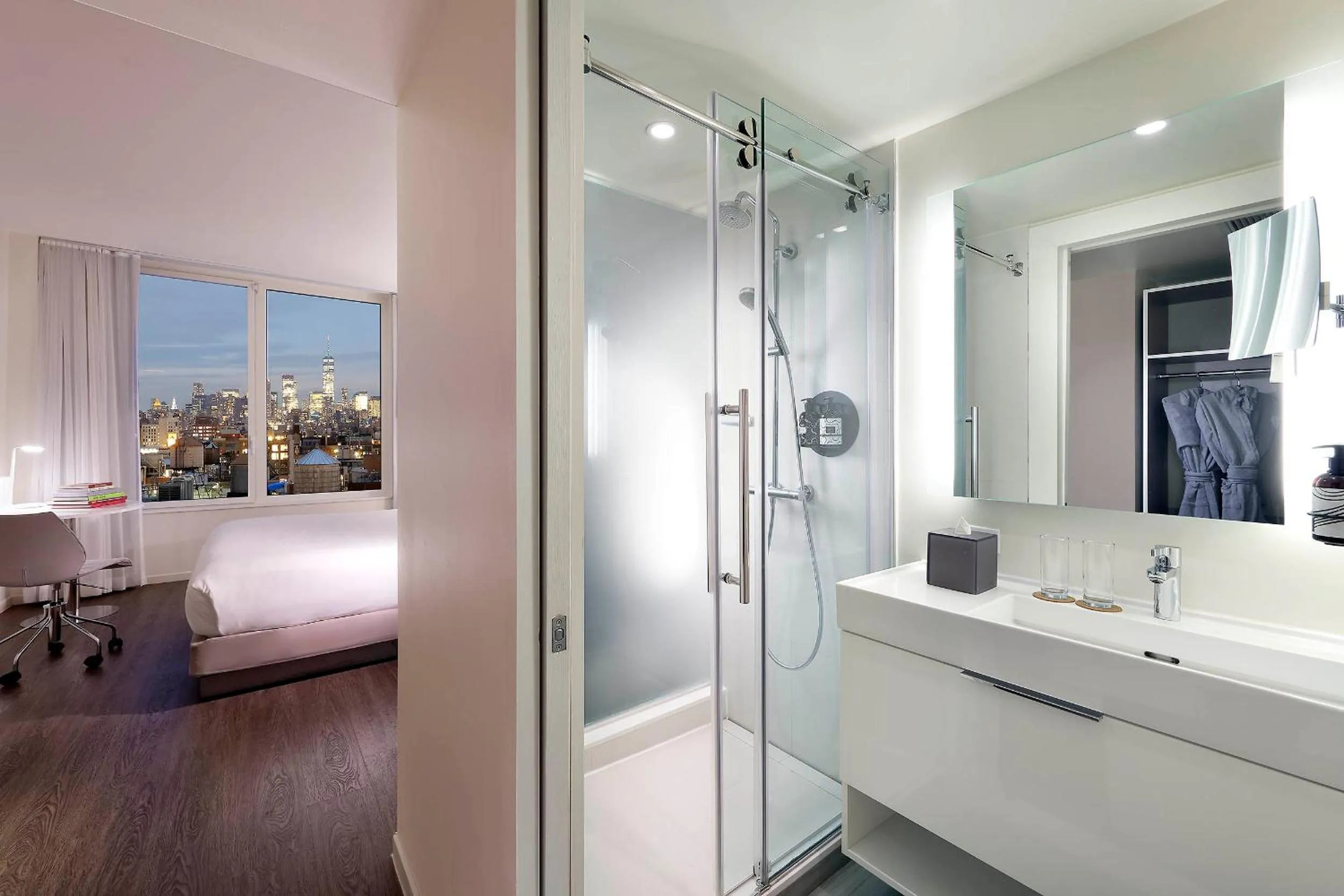 Bathroom, Bed in INNSiDE by Meliá New York Nomad
