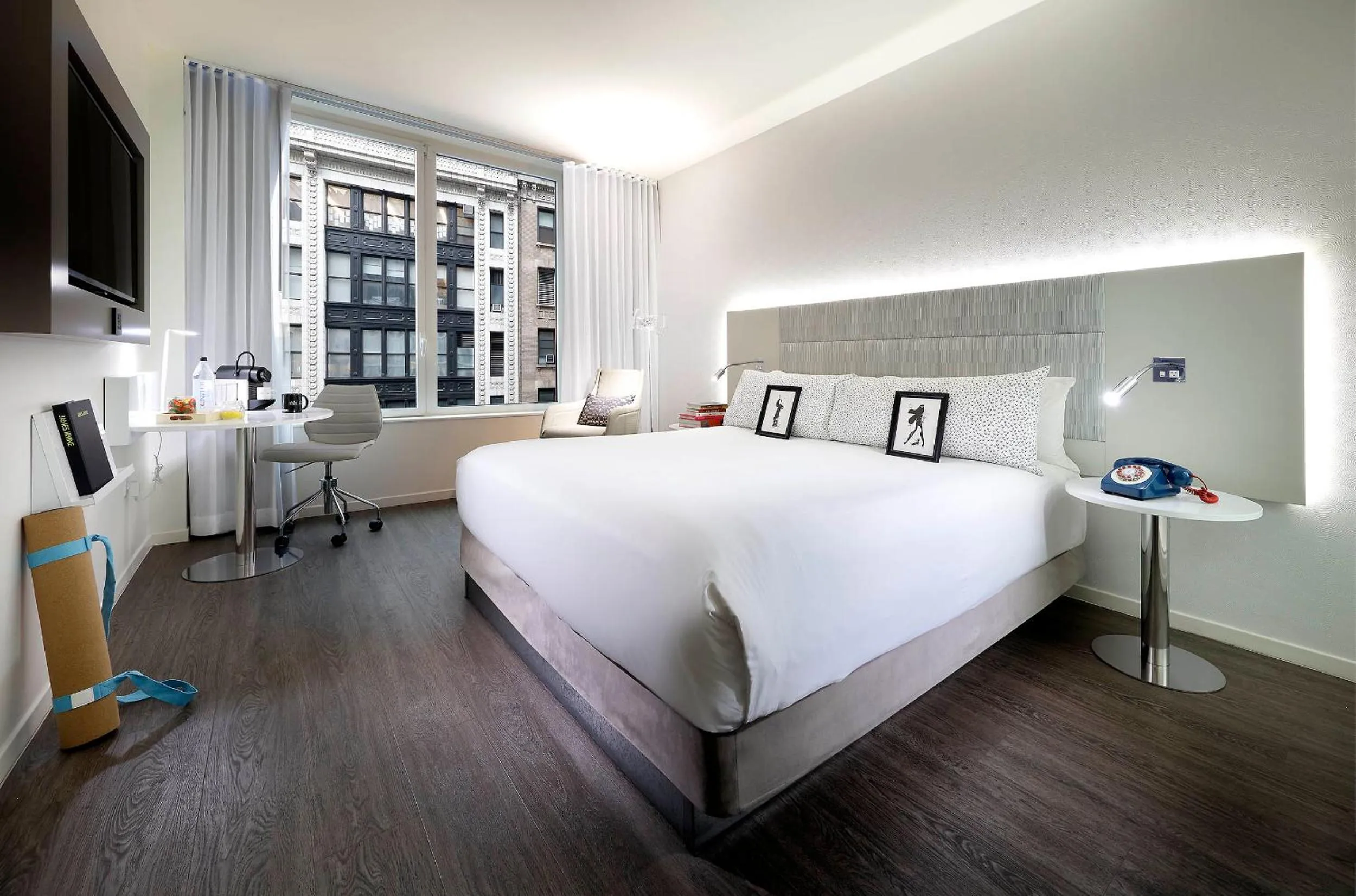 Photo of the whole room, Bed in INNSiDE by Meliá New York Nomad