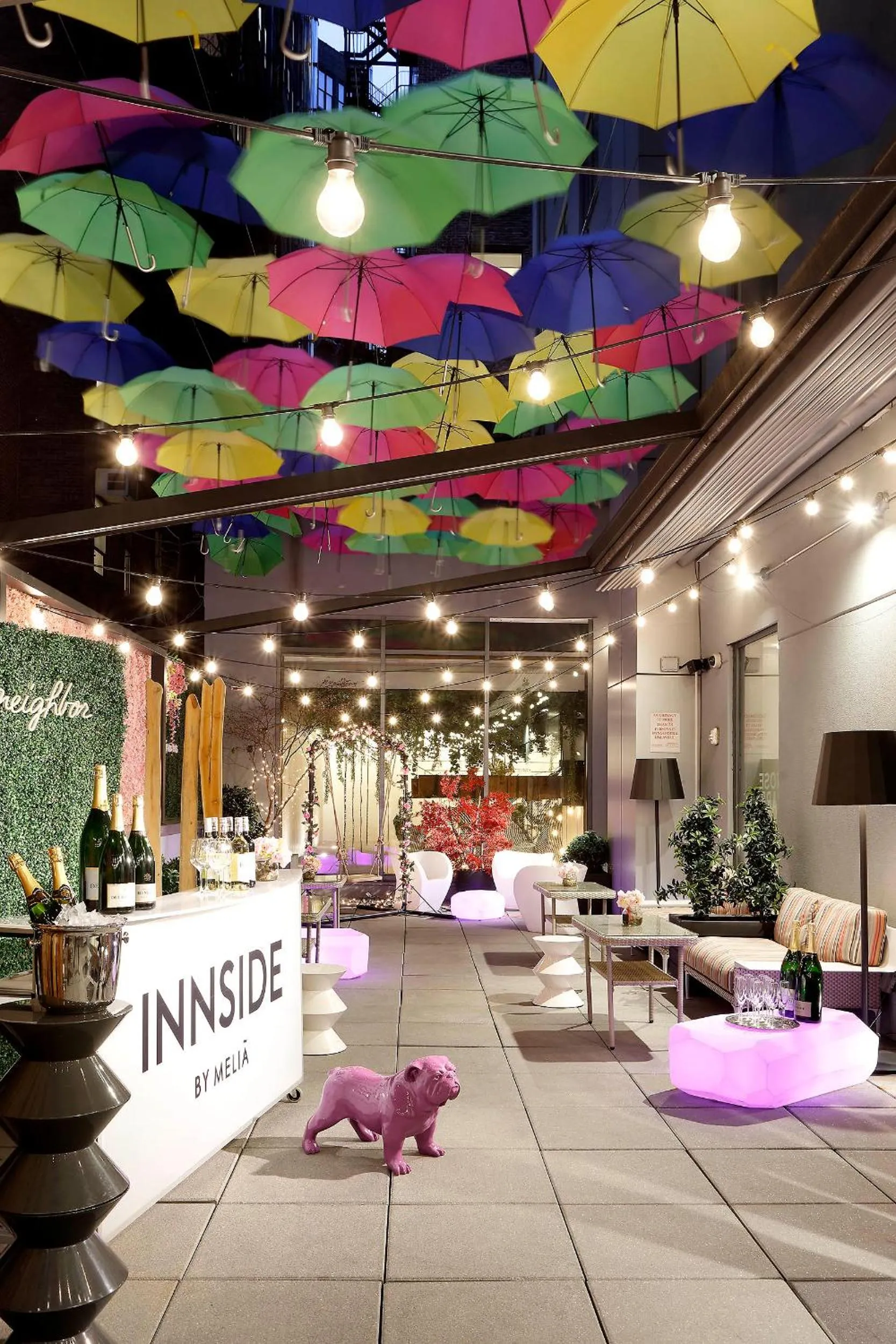 Lounge or bar in INNSiDE by Meliá New York Nomad