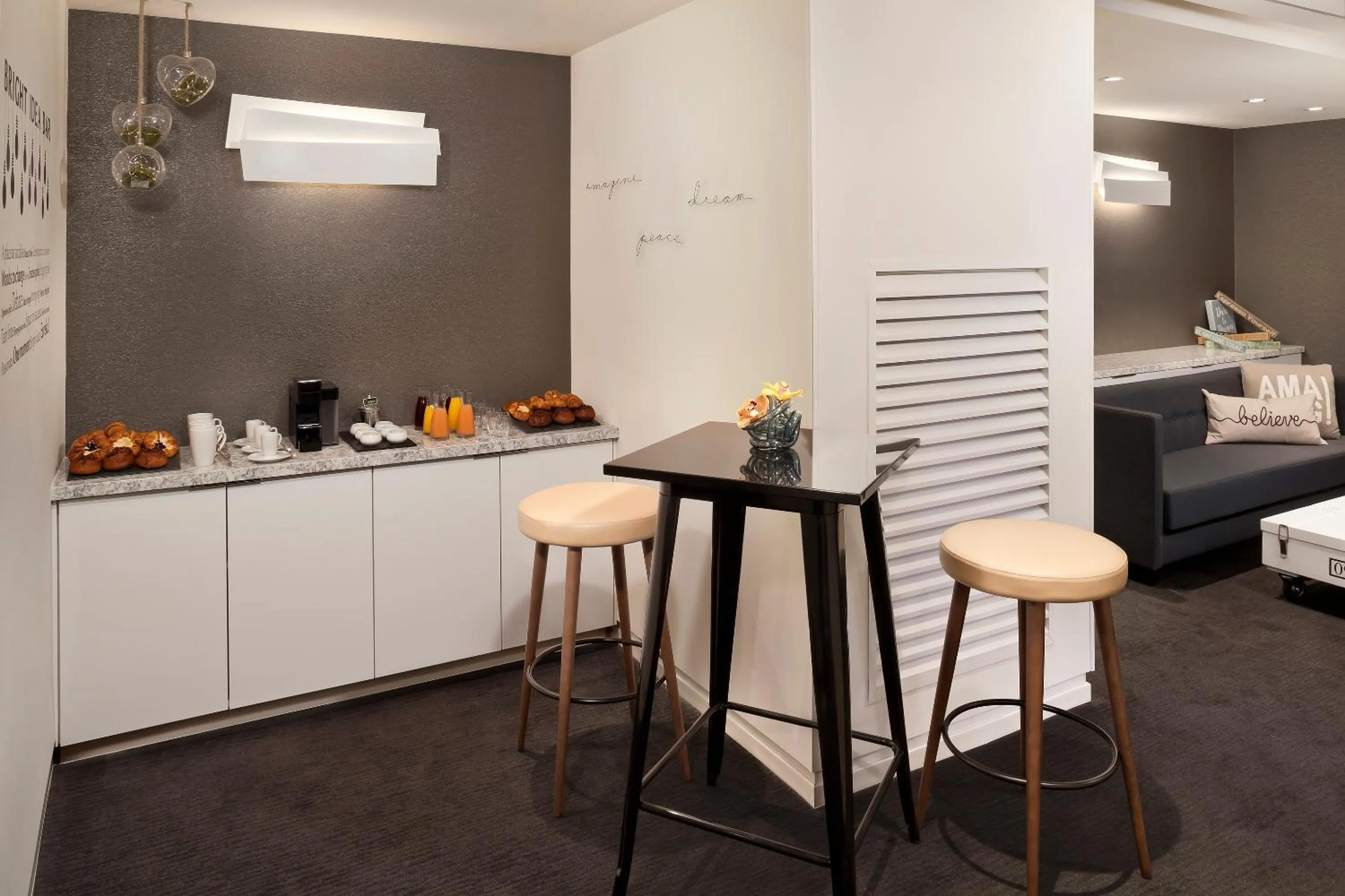 Coffee/tea facilities, Bed in INNSiDE by Meliá New York Nomad