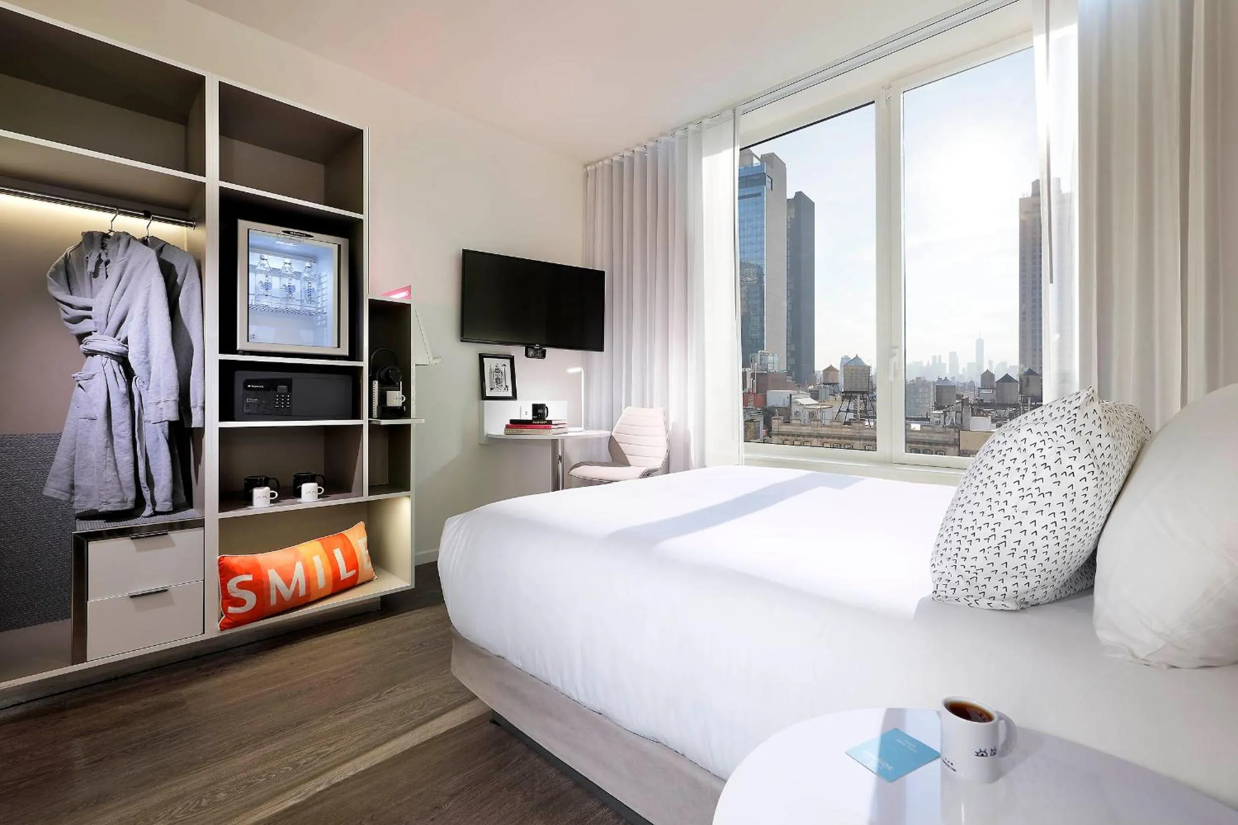 Photo of the whole room, Bed in INNSiDE by Meliá New York Nomad