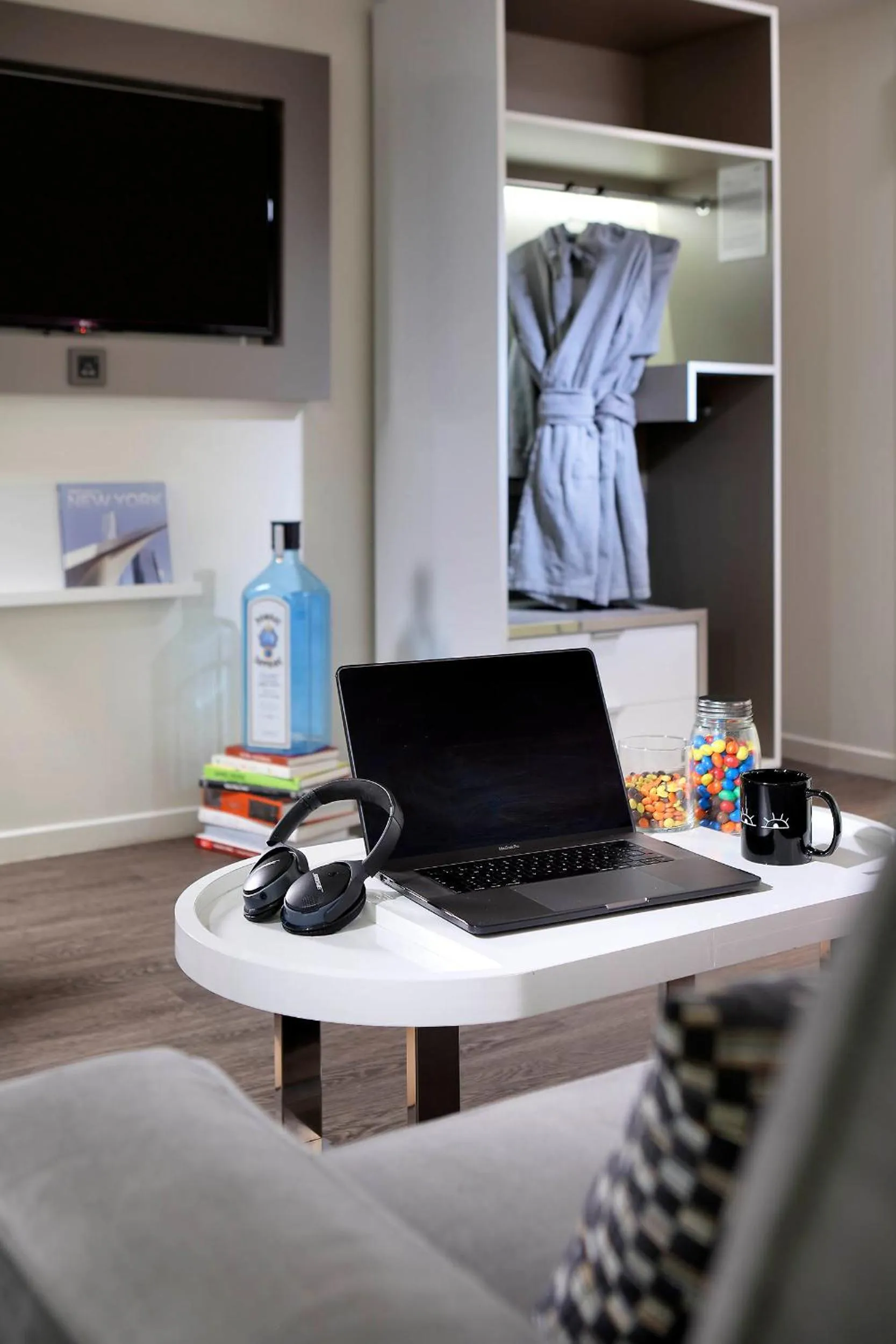 Living room in INNSiDE by Meliá New York Nomad