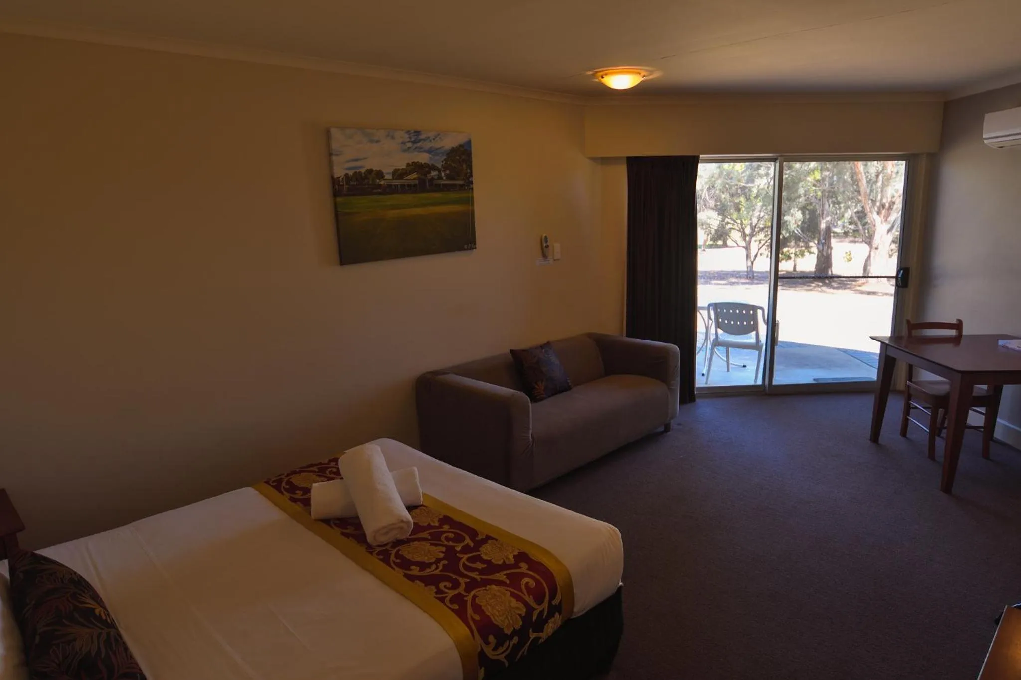 Bedroom, Bed in Renmark Country Club
