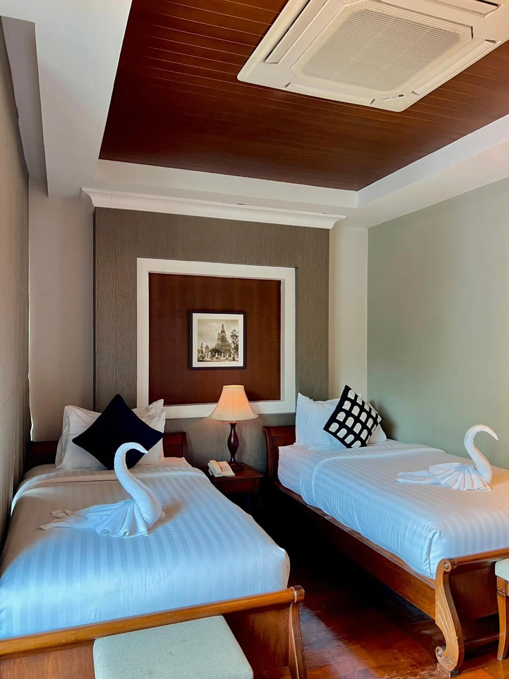 Bed in Yotaka Bangkok Hotel