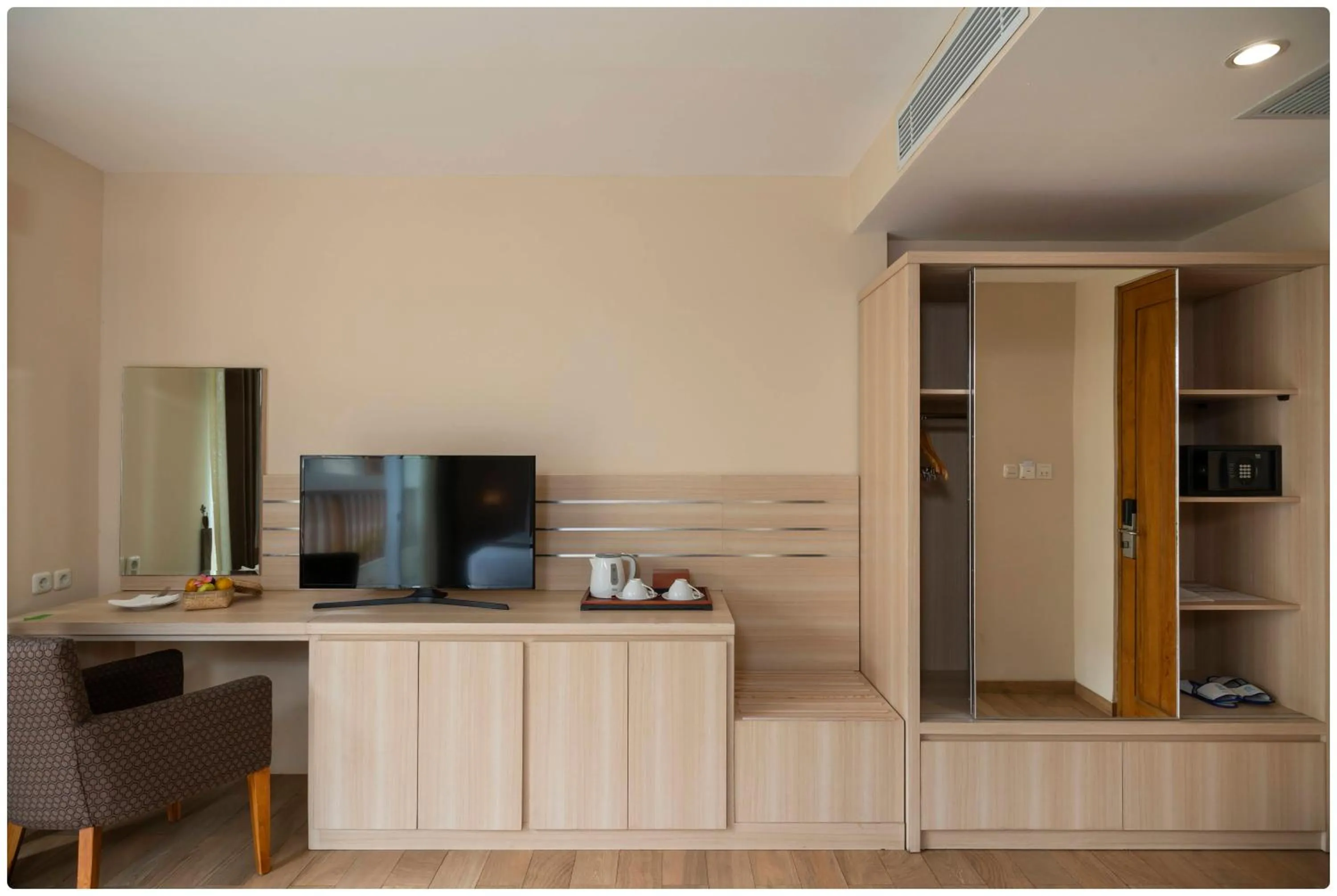 TV and multimedia in d'Nusa Beach Club and Resort