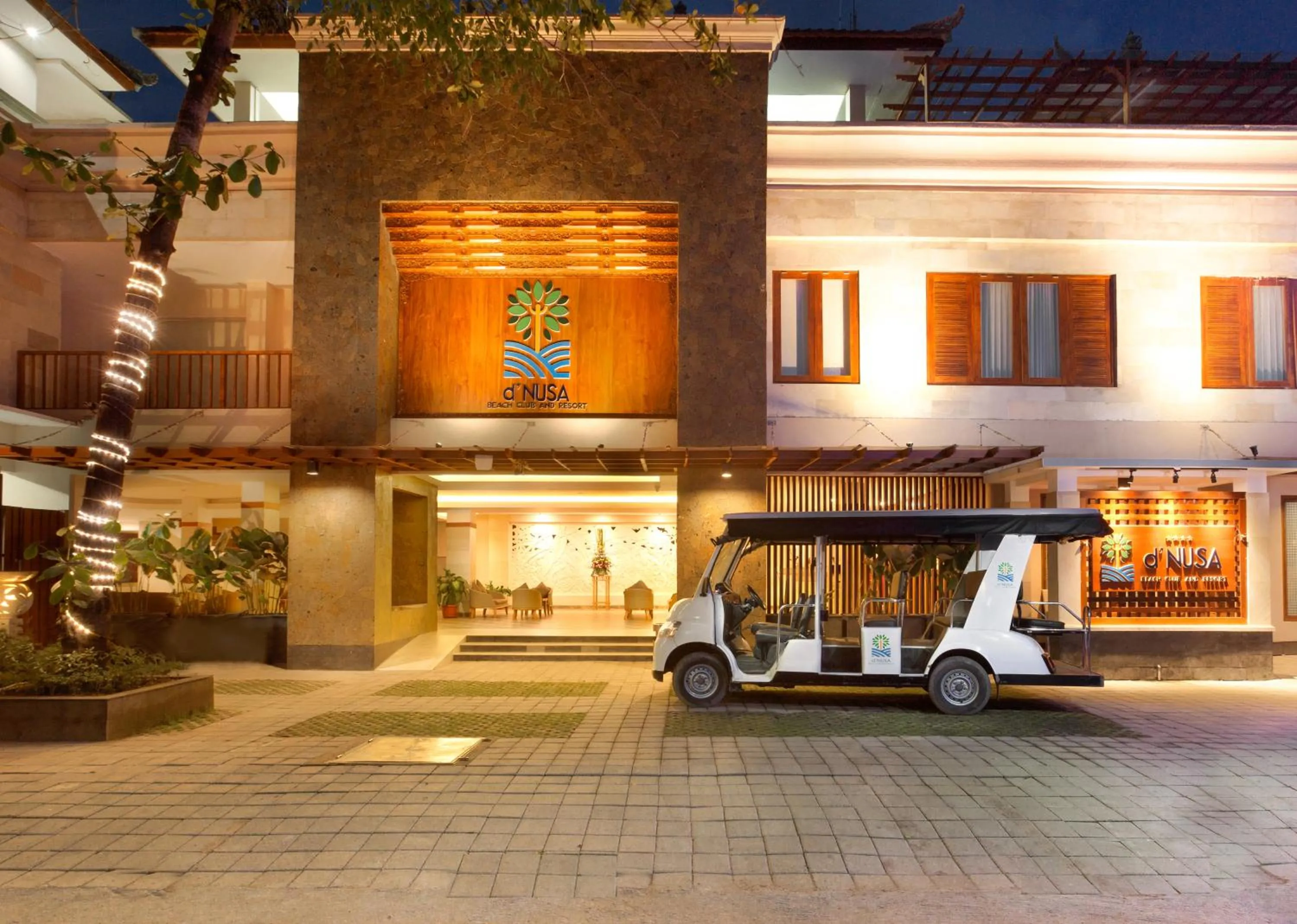 Facade/entrance in d'Nusa Beach Club and Resort