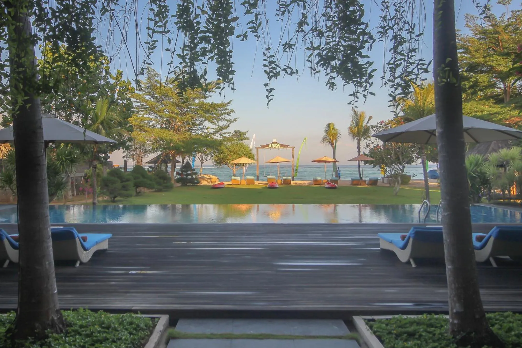 Swimming pool in d'Nusa Beach Club and Resort