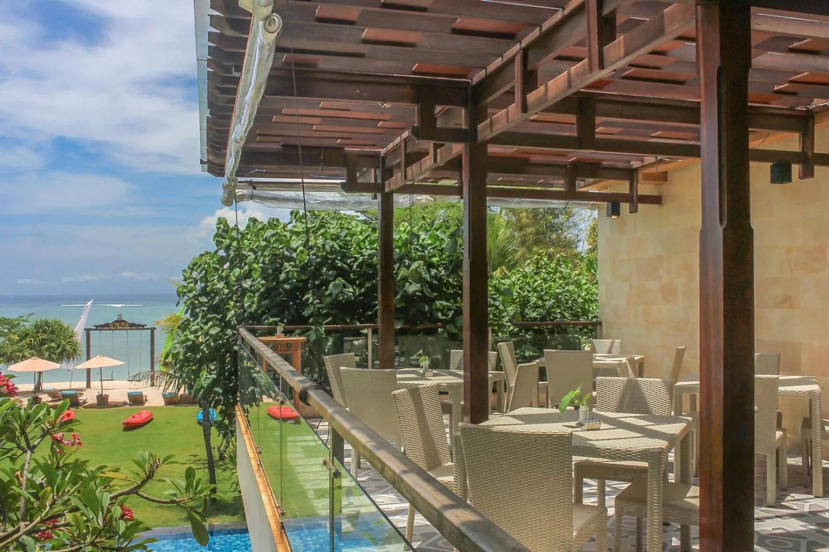 Restaurant/places to eat in d'Nusa Beach Club and Resort