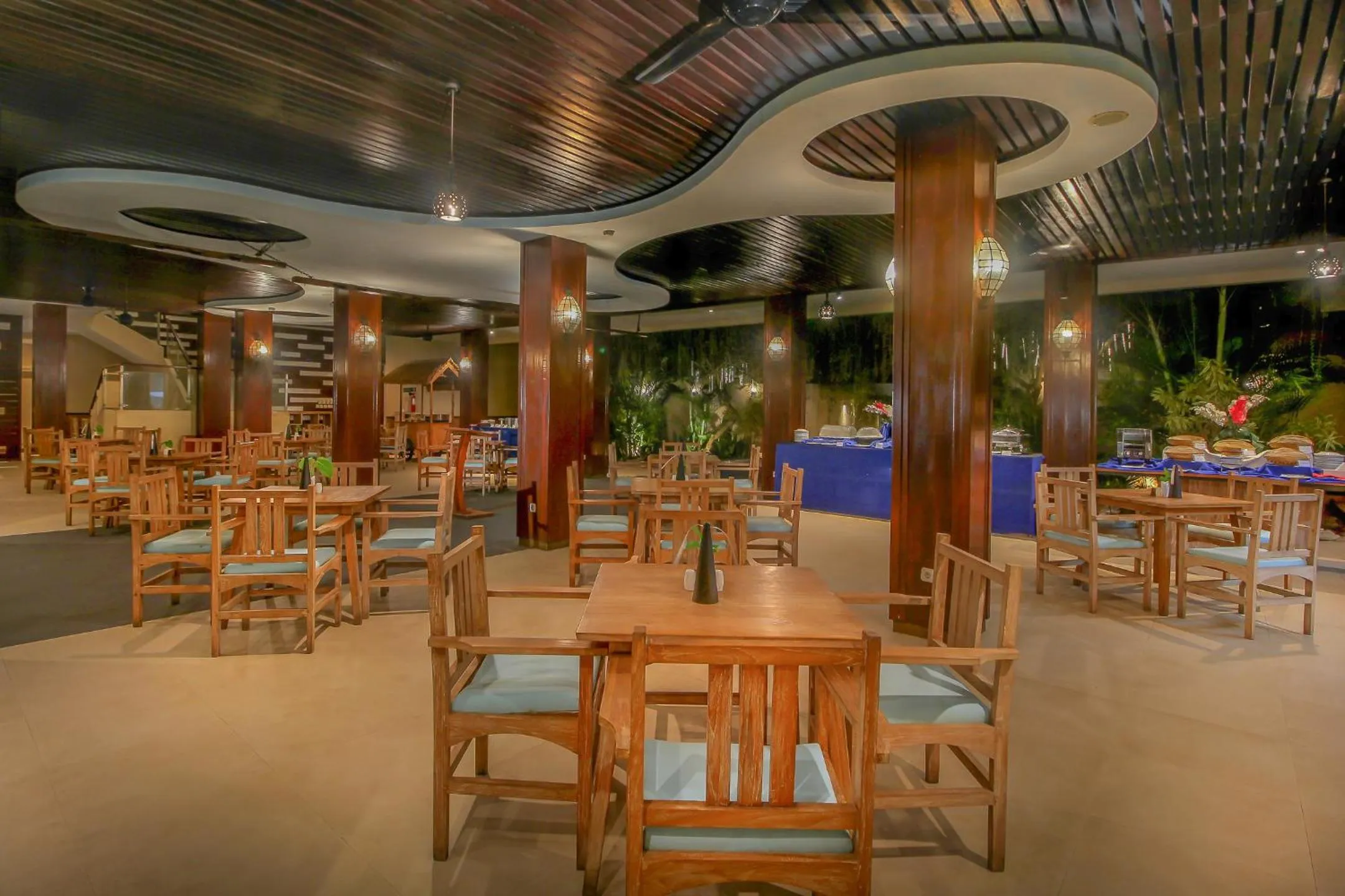 Restaurant/places to eat in d'Nusa Beach Club and Resort