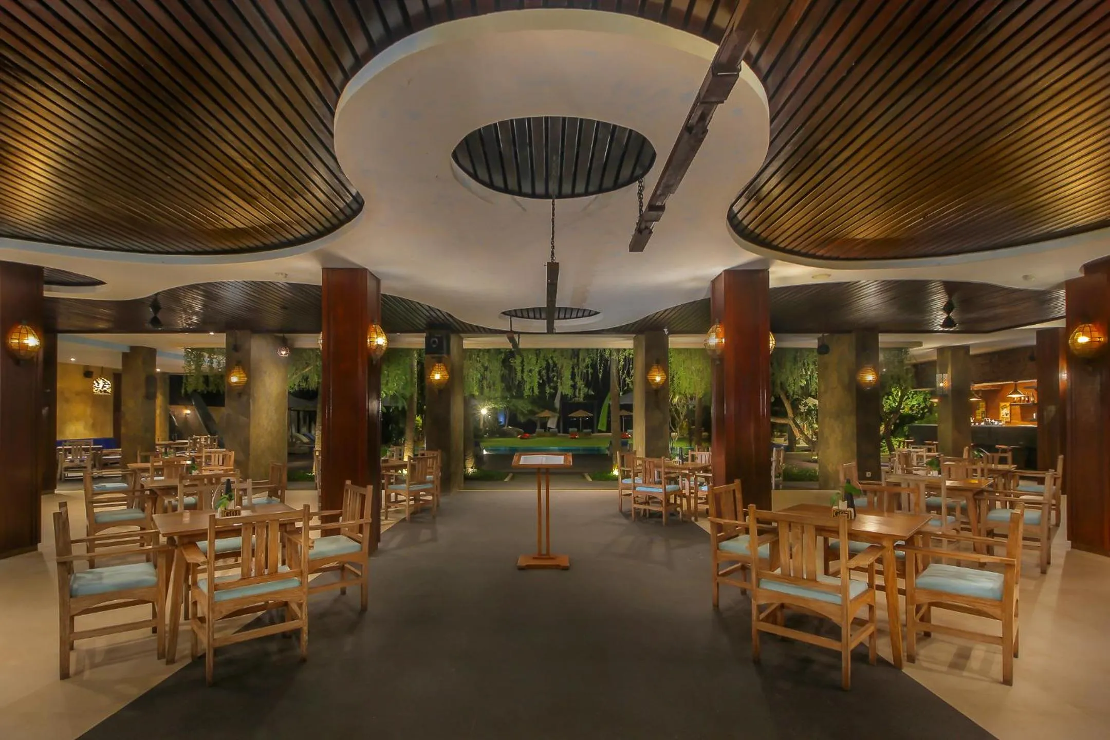 Restaurant/places to eat in d'Nusa Beach Club and Resort