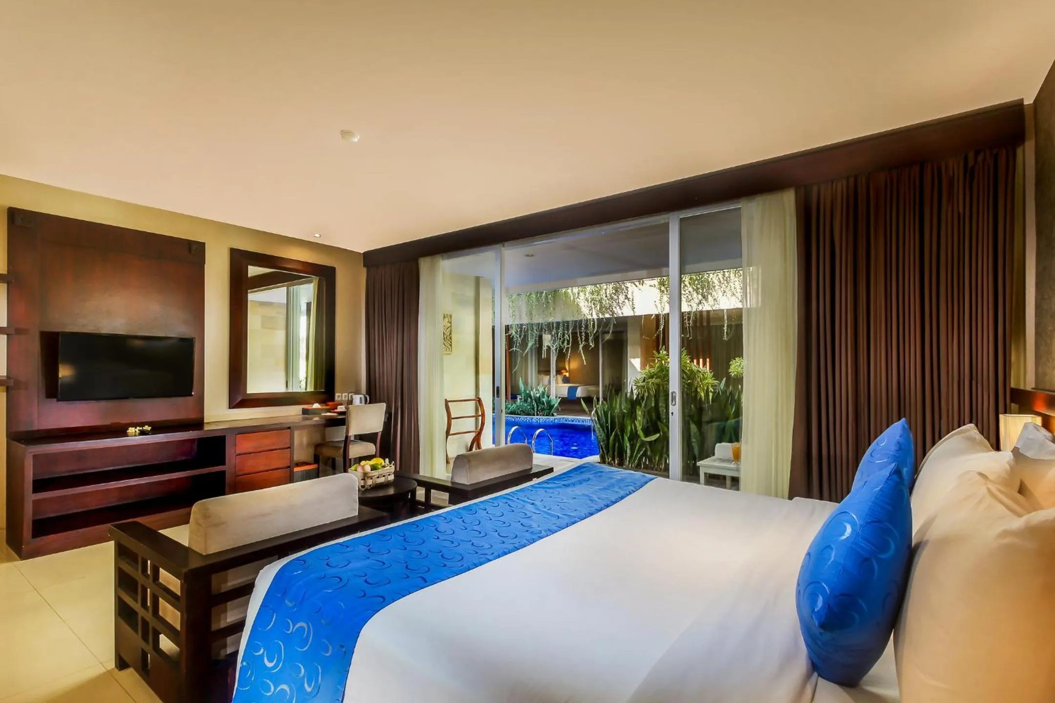 Bed in d'Nusa Beach Club and Resort