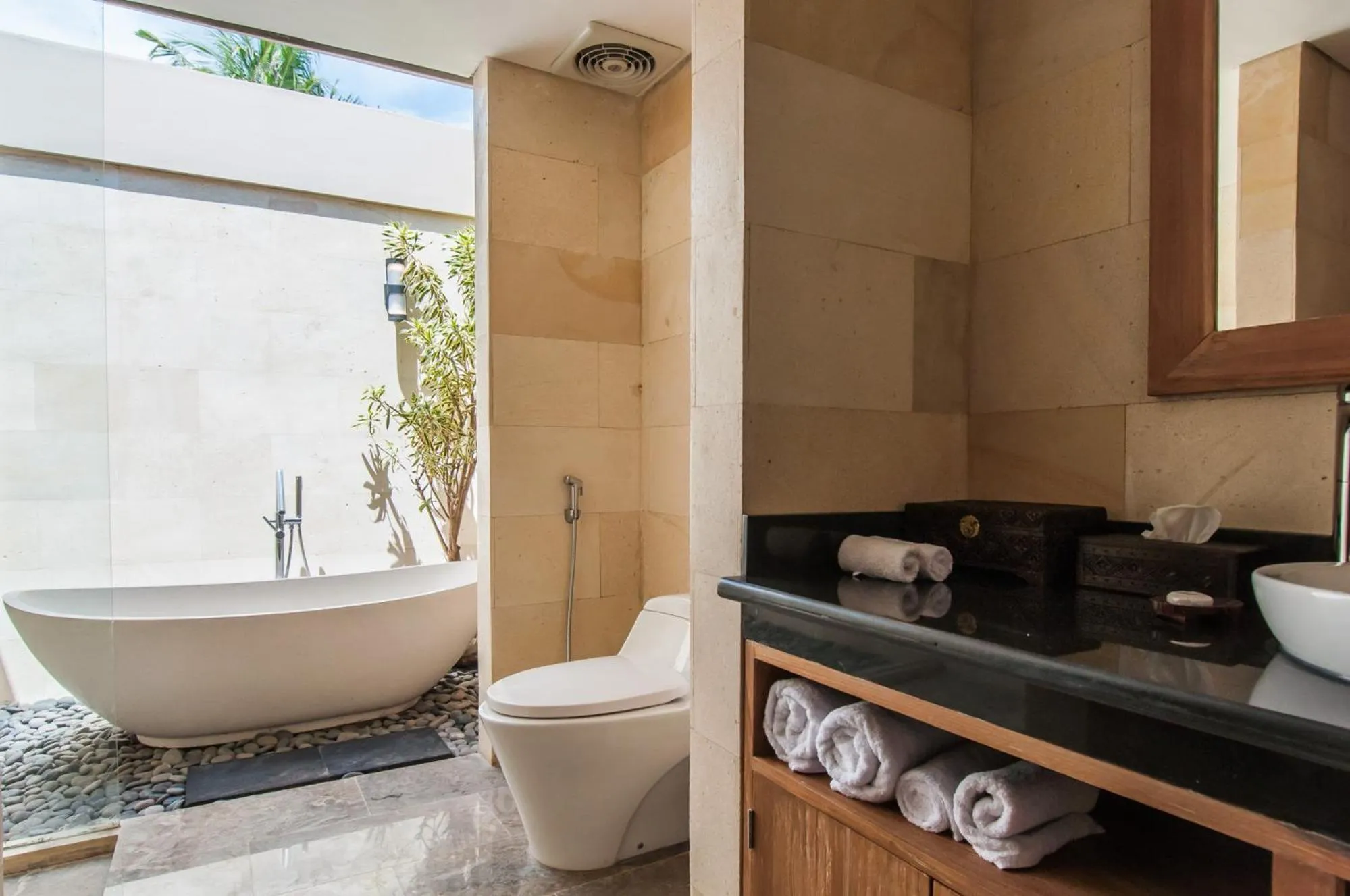 Bathroom in d'Nusa Beach Club and Resort
