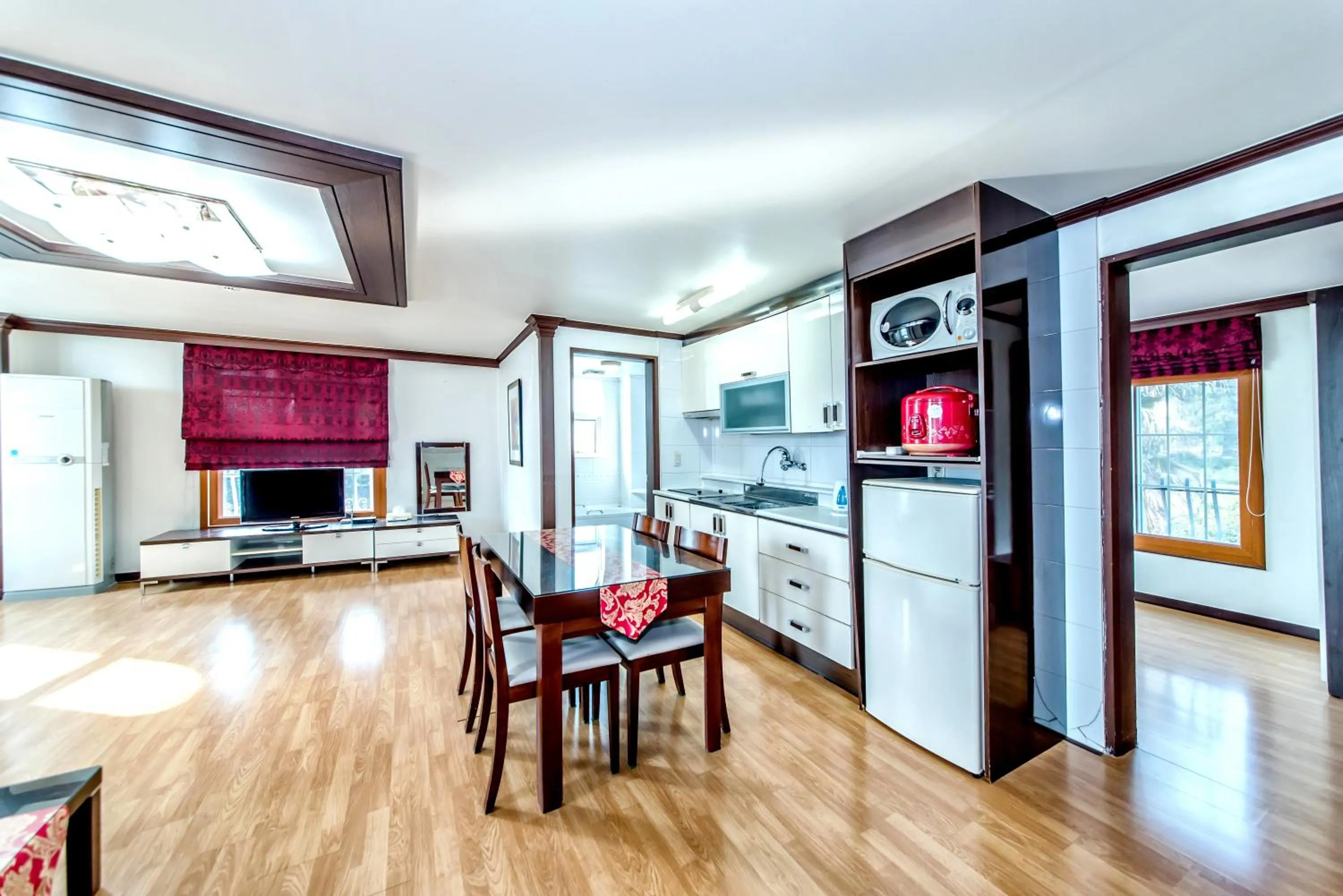 Dining area in Jeju Hue Pension