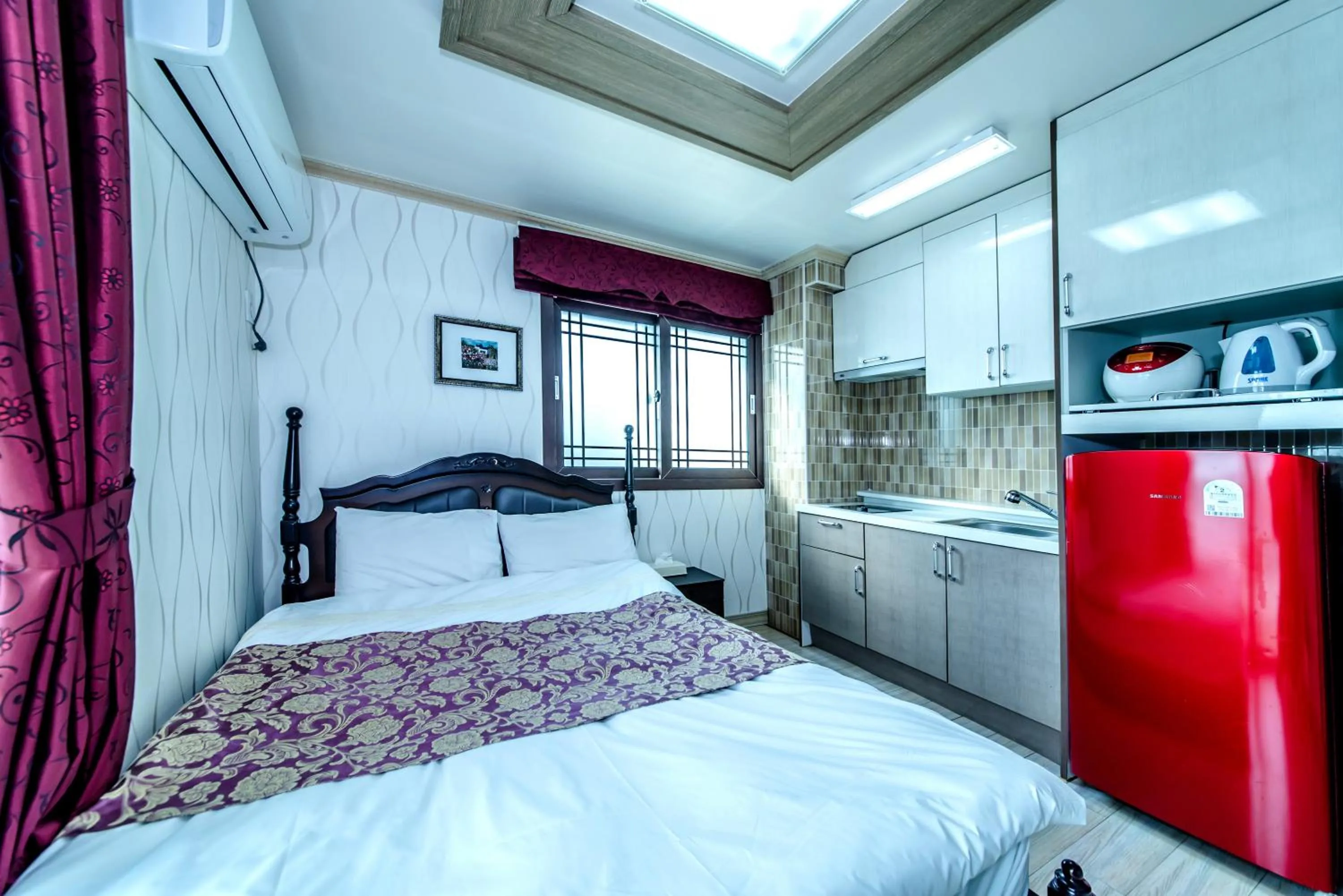 Dining area, Bed in Jeju Hue Pension