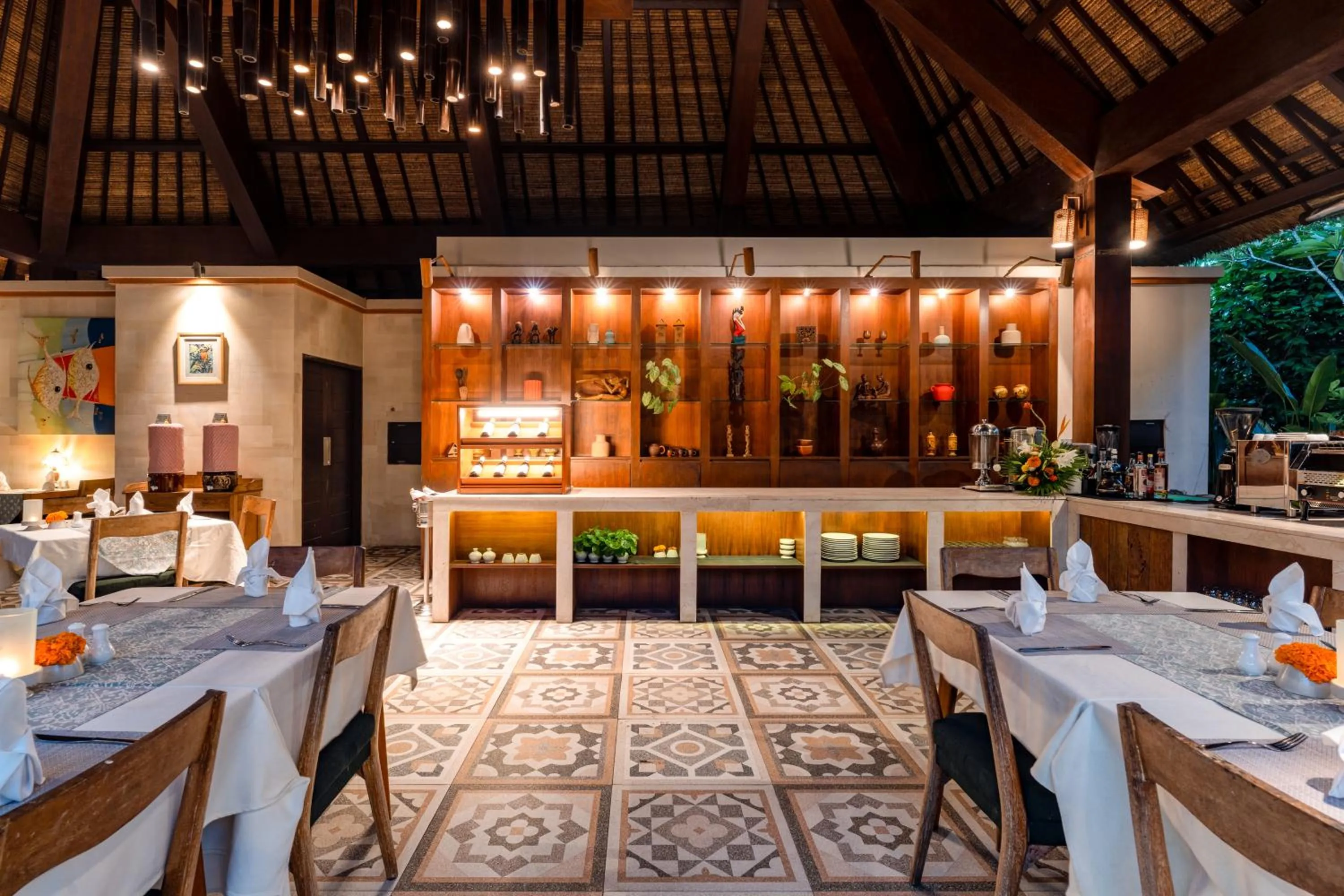 Restaurant/places to eat in Radha Phala Resort & Spa