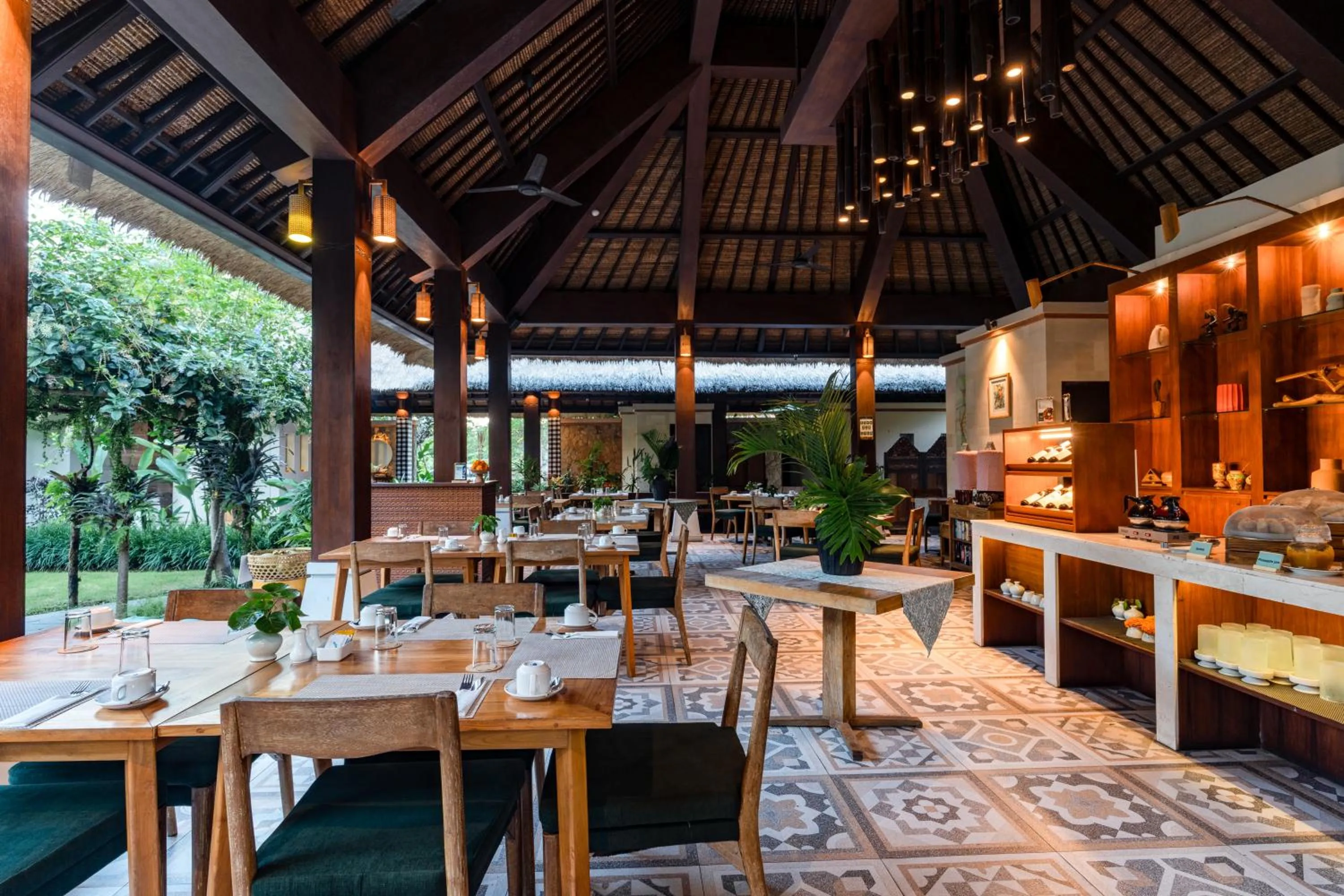 Restaurant/places to eat in Radha Phala Resort & Spa