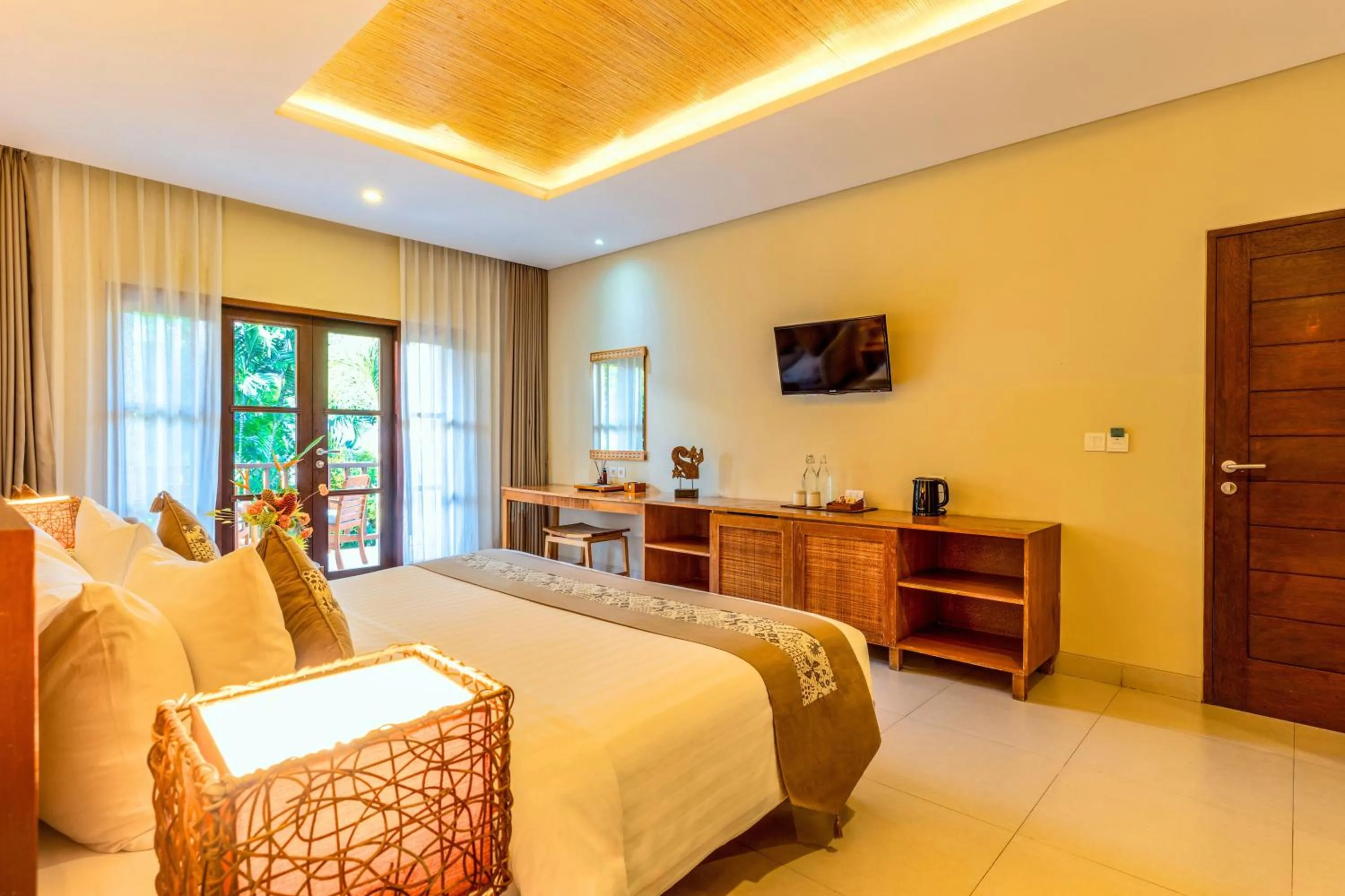 Bed in Radha Phala Resort & Spa