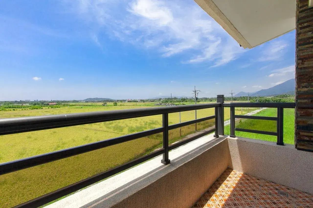 Superior Quadruple Room With Balcony in Simple Life B&B Superior Quadruple Room With Balcony in Simple Life B&B