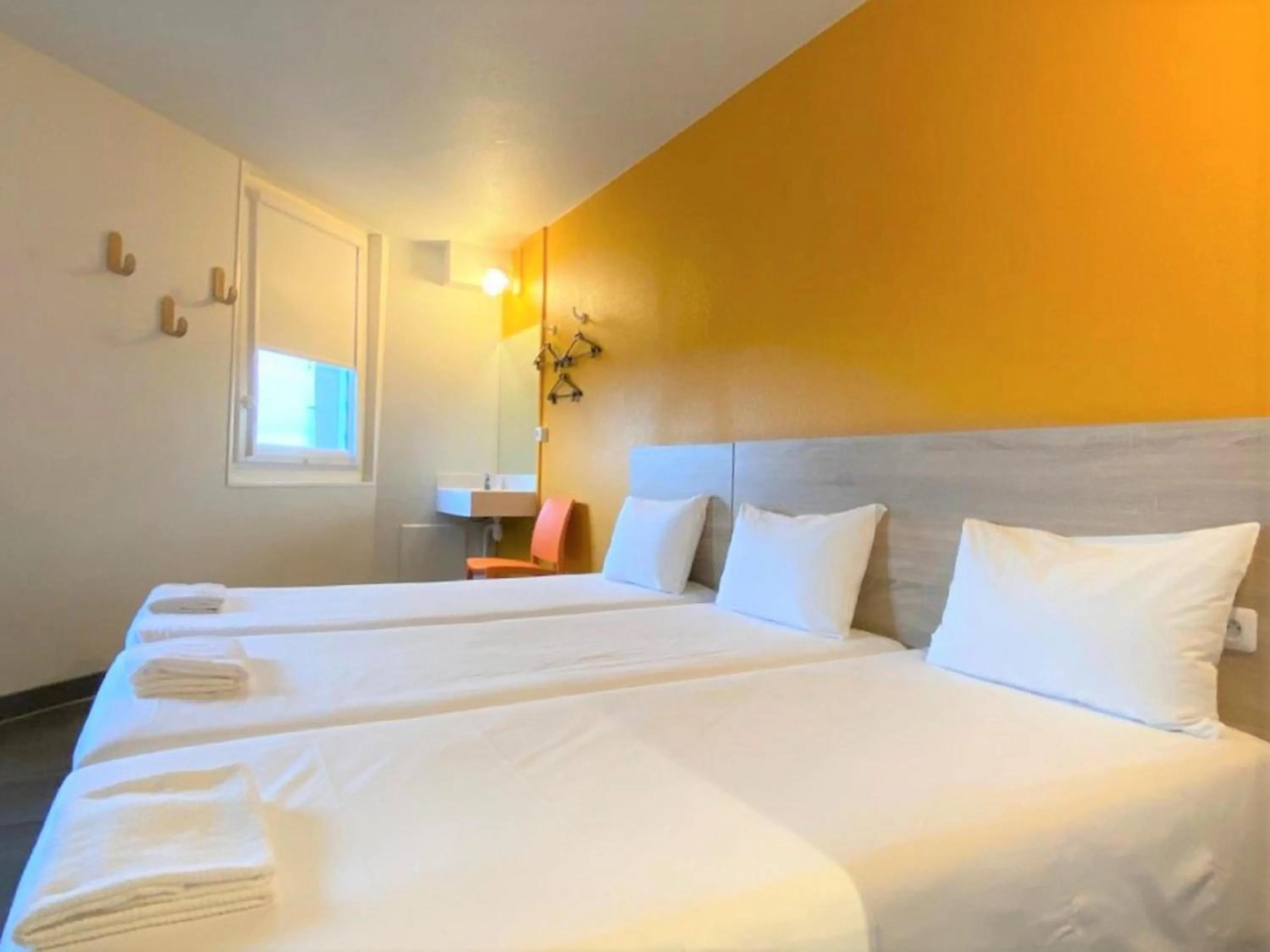 Bedroom, Bed in hotelF1 Paris Porte de Châtillon