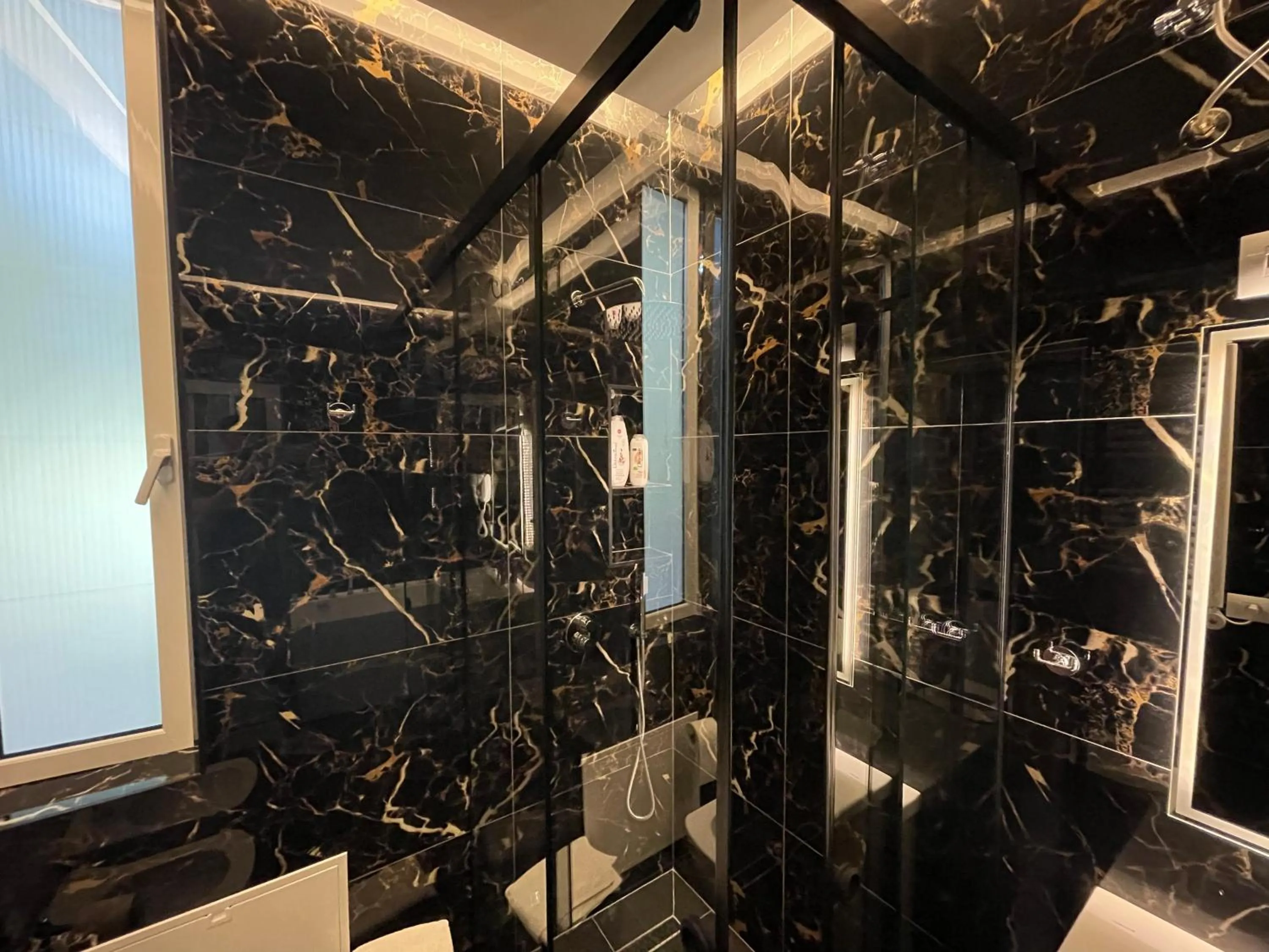 Shower in HOTEL VILA 15 - CENTER