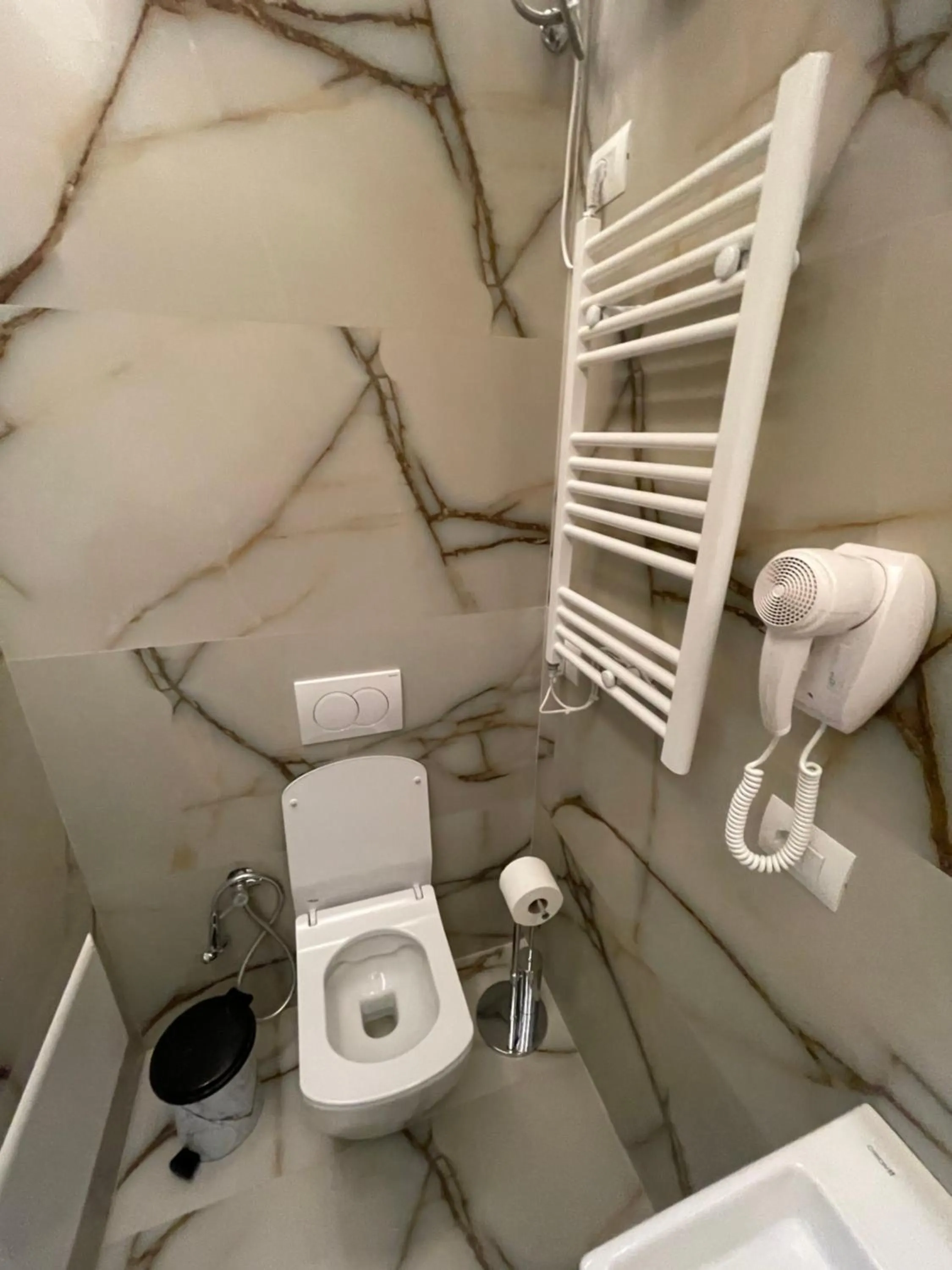 Shower in HOTEL VILA 15 - CENTER