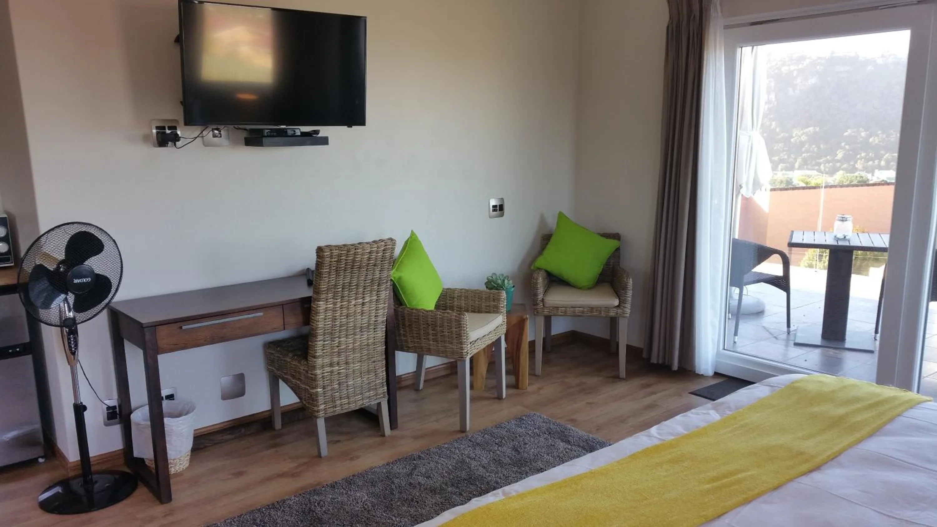 Seating area, Bed in Lala Panzi B&B