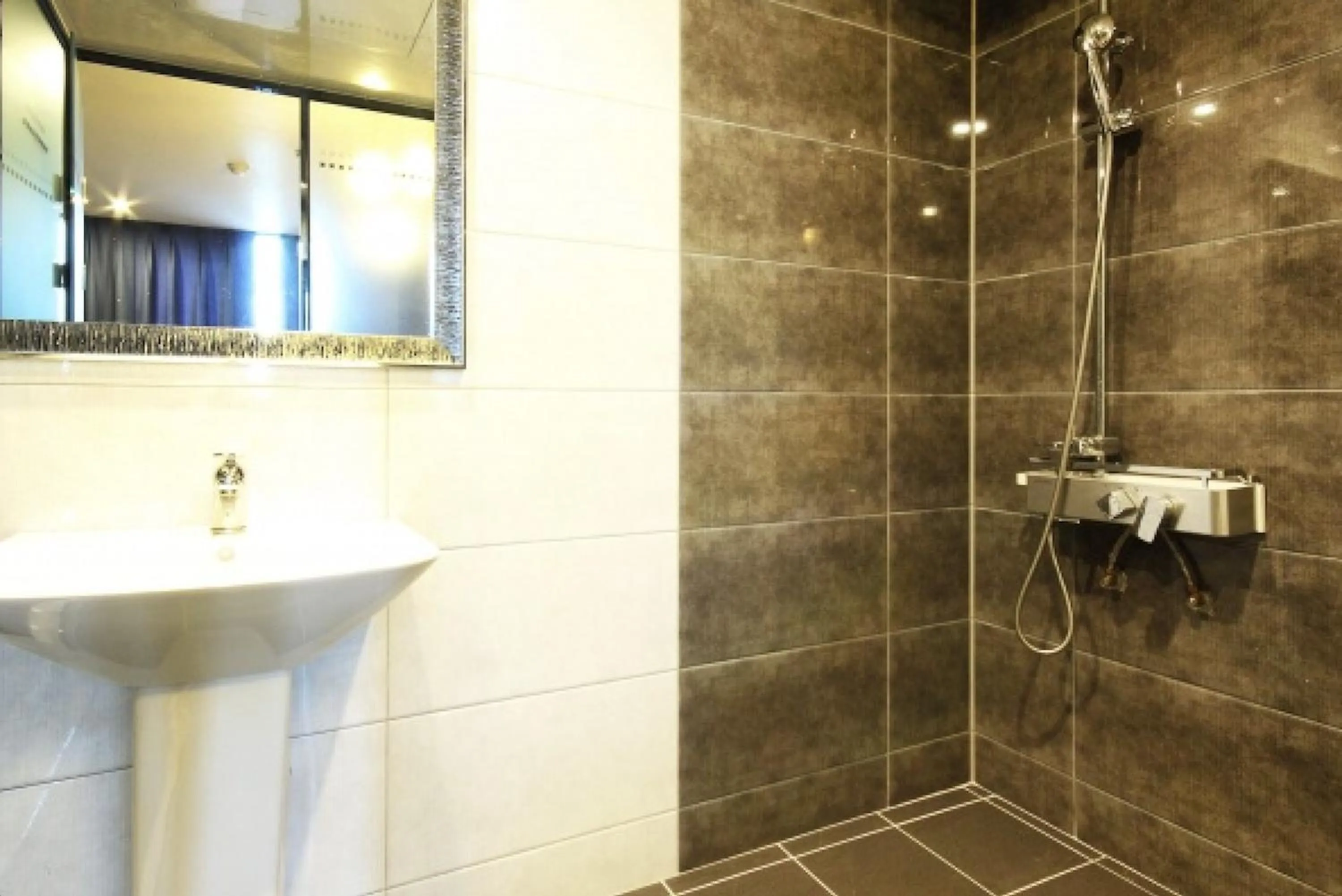 Bathroom in Busan Carino Hotel