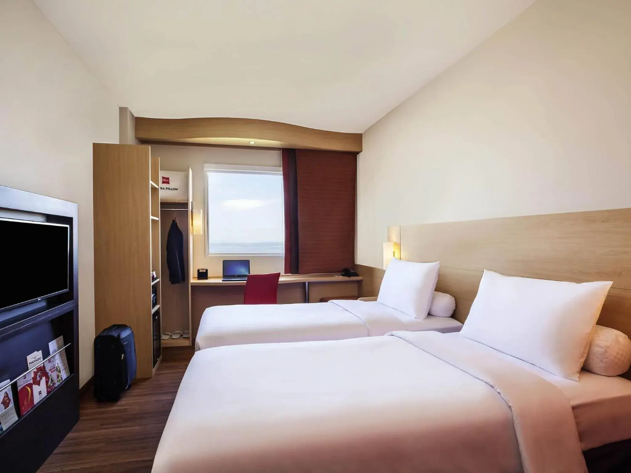 Superior Twin Room in Ibis Manado City Center Boulevard Superior Twin Room in Ibis Manado City Center Boulevard
