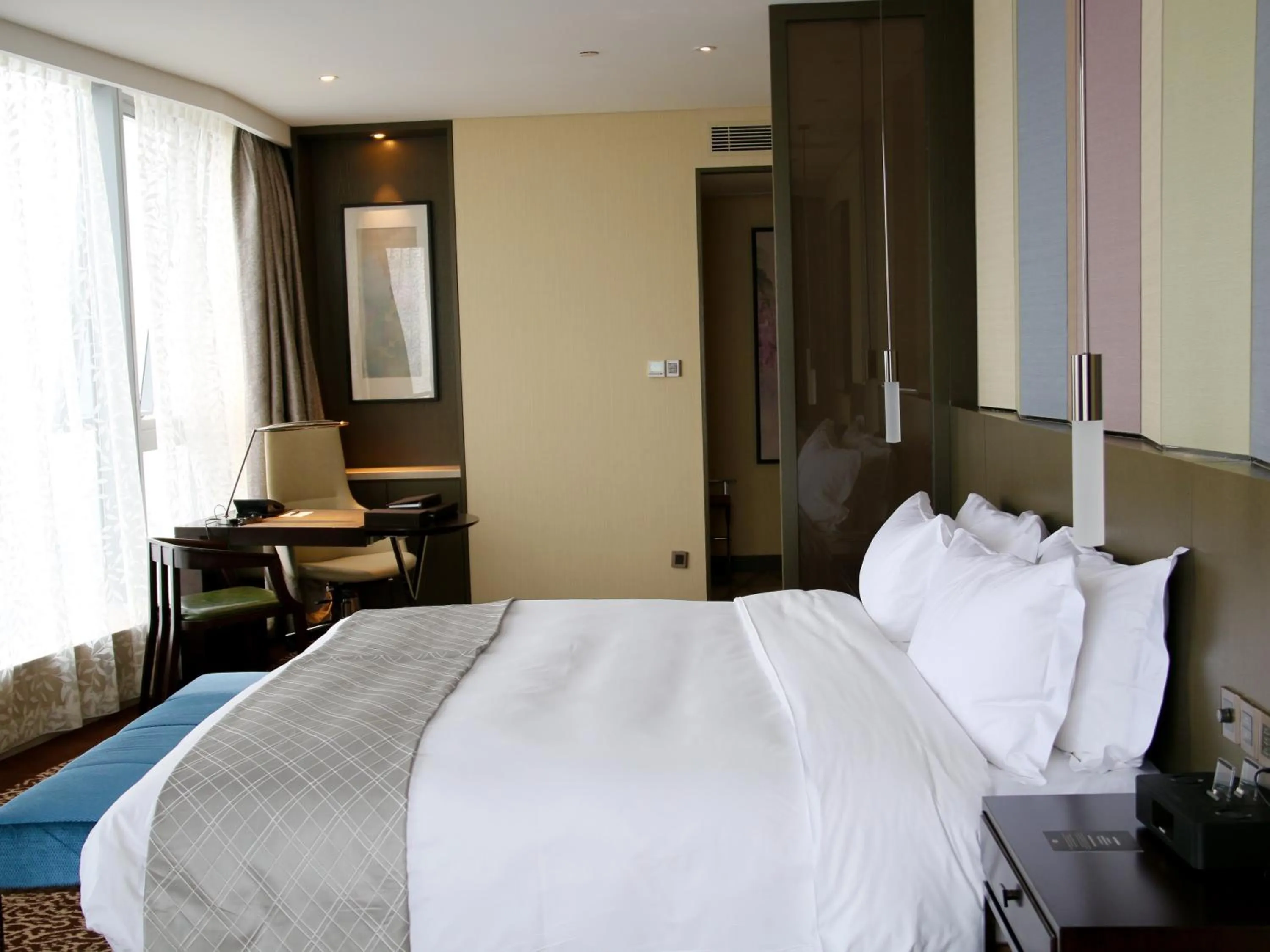 Bedroom, Bed in Sofitel Lianyungang Suning