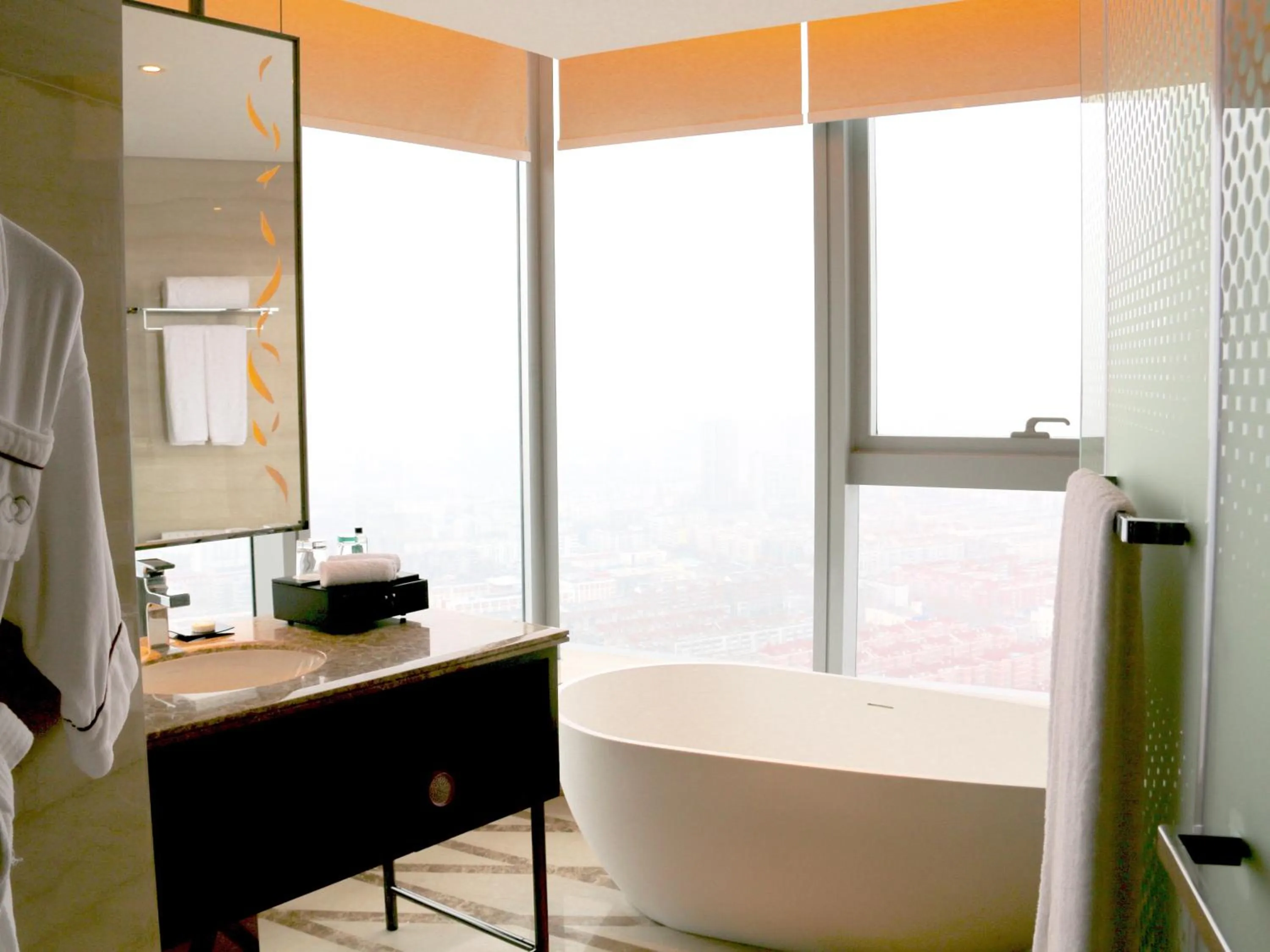 Bathroom, Bed in Sofitel Lianyungang Suning