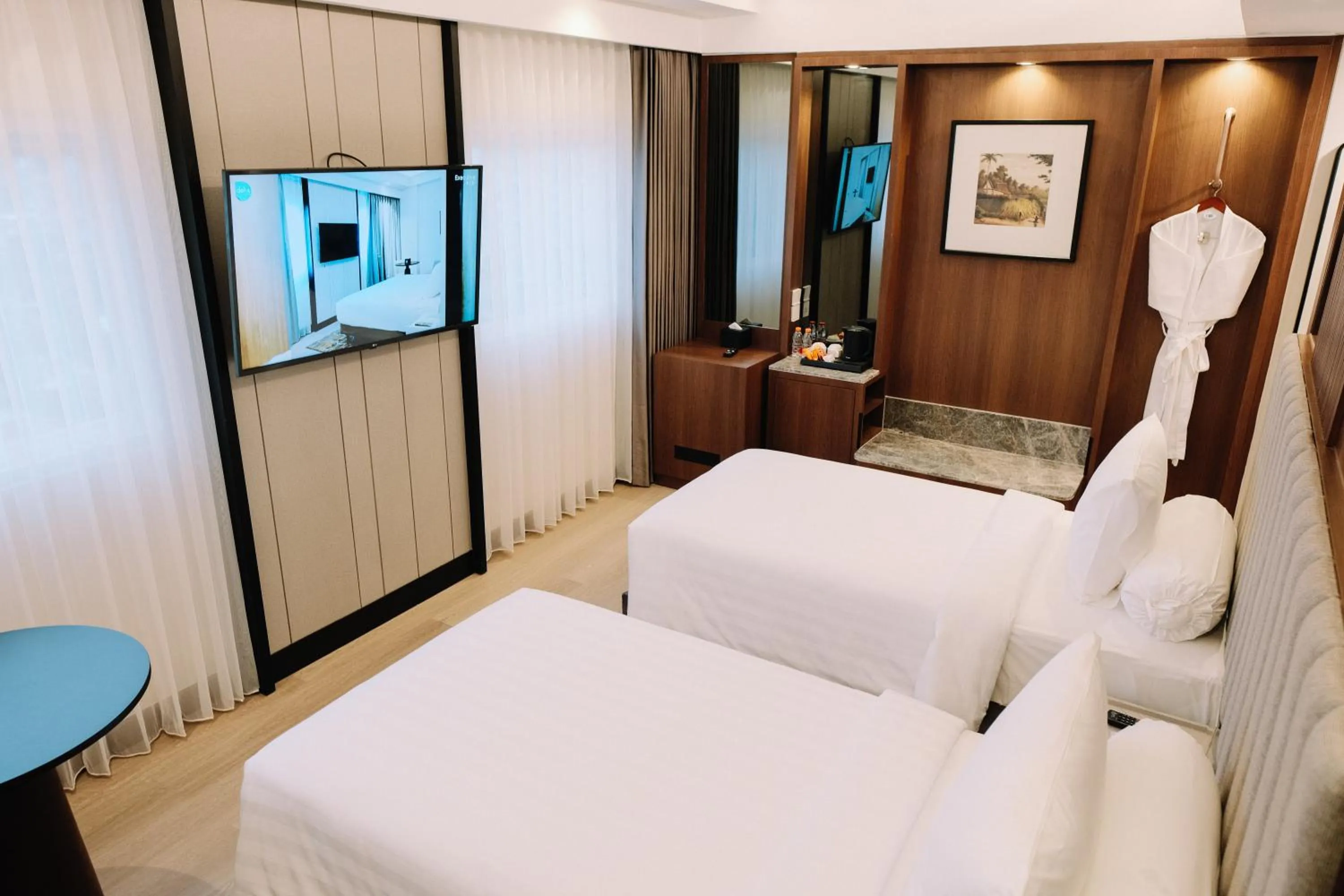 Photo of the whole room, Bed in Deka Hotel Surabaya HR Muhammad