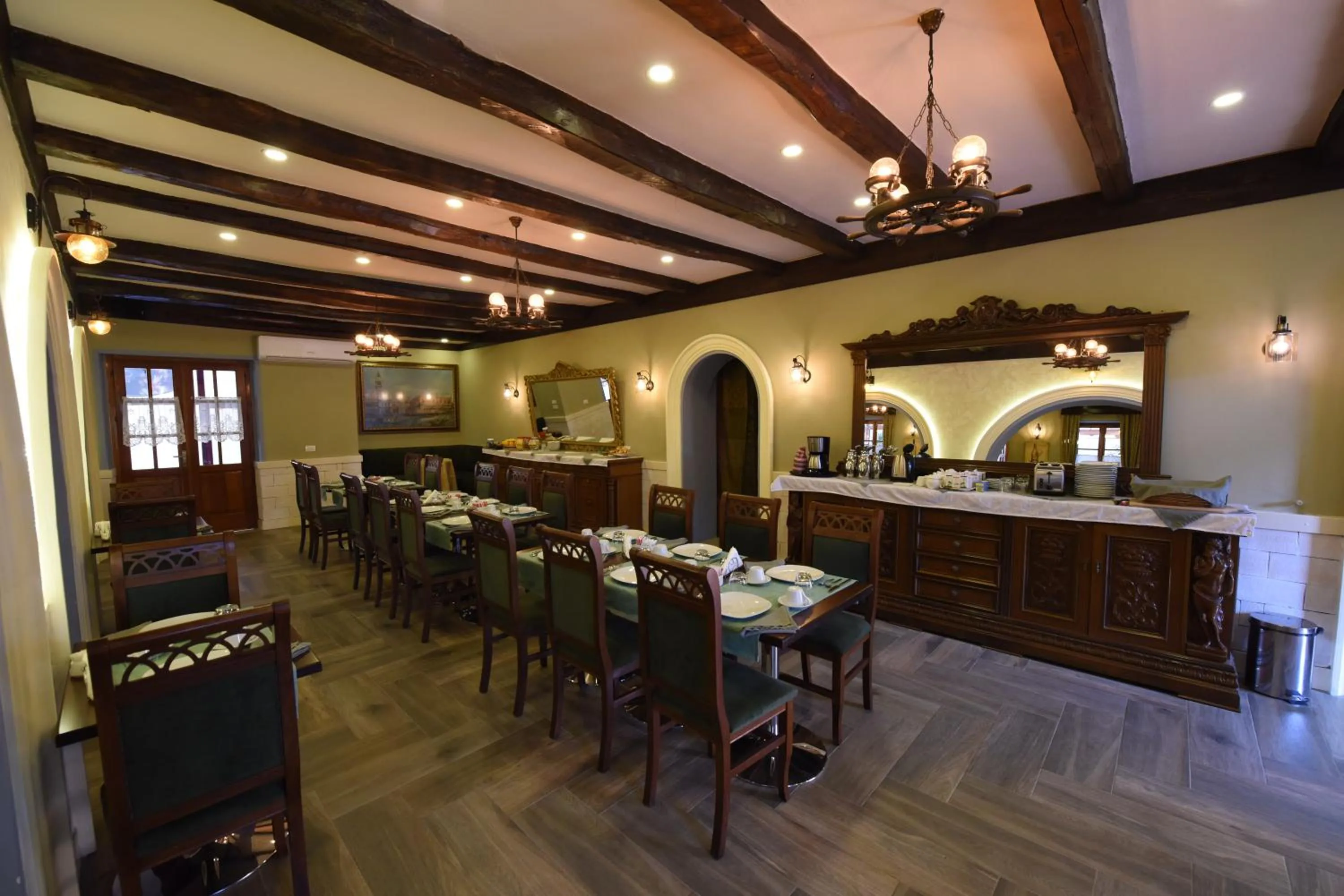 Restaurant/places to eat in Rose Garden Hotel