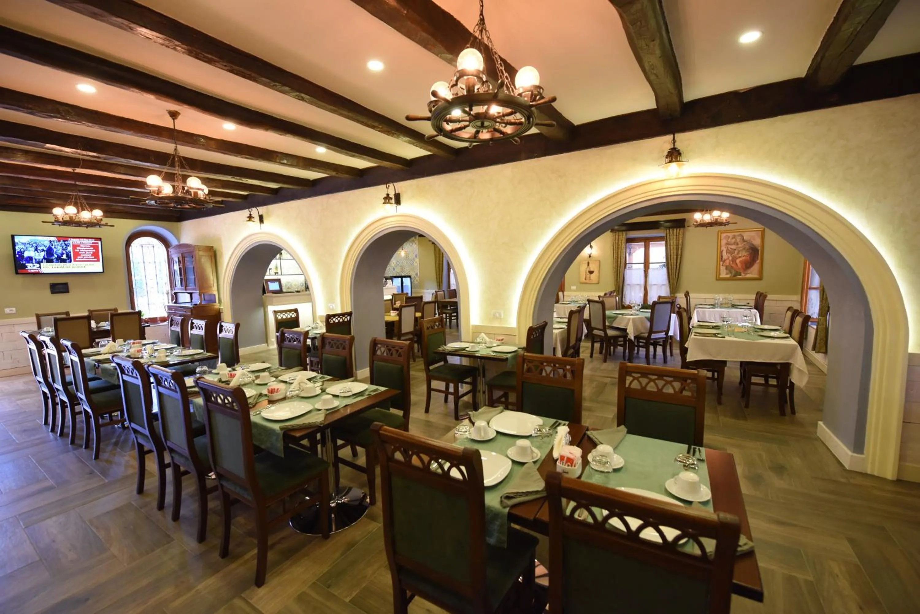 Restaurant/places to eat in Rose Garden Hotel