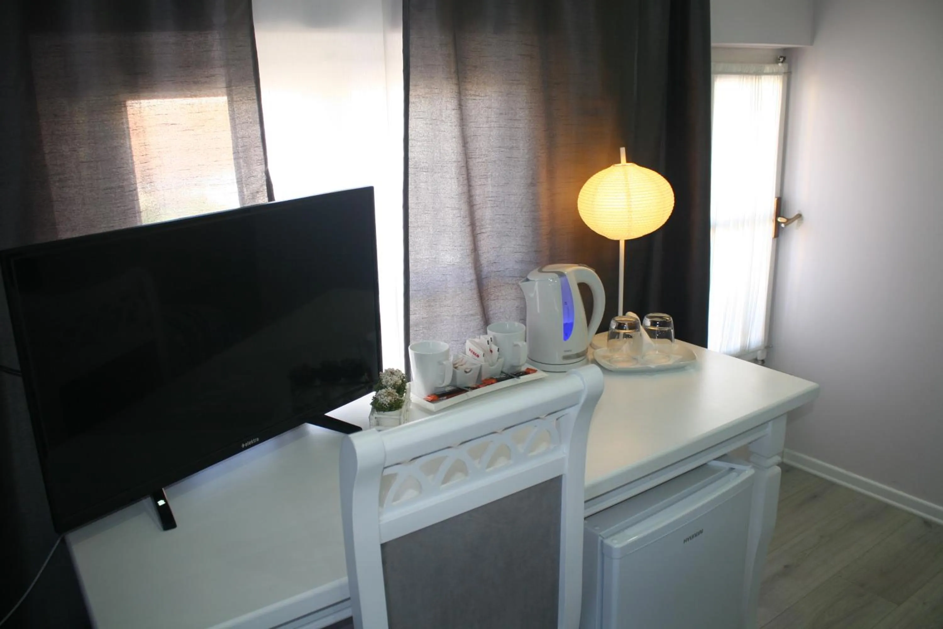 Coffee/tea facilities in Rose Garden Hotel