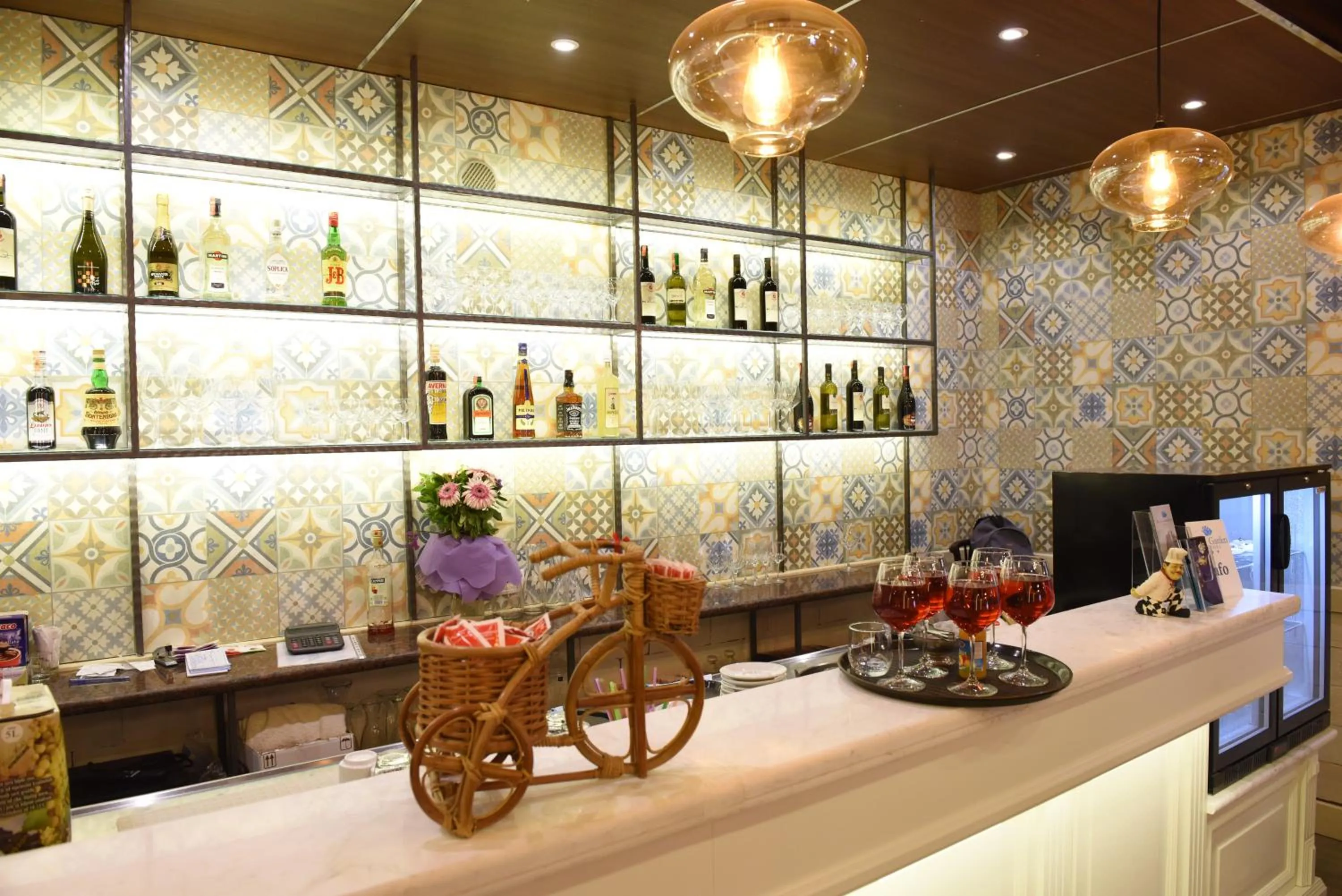 Restaurant/places to eat in Rose Garden Hotel