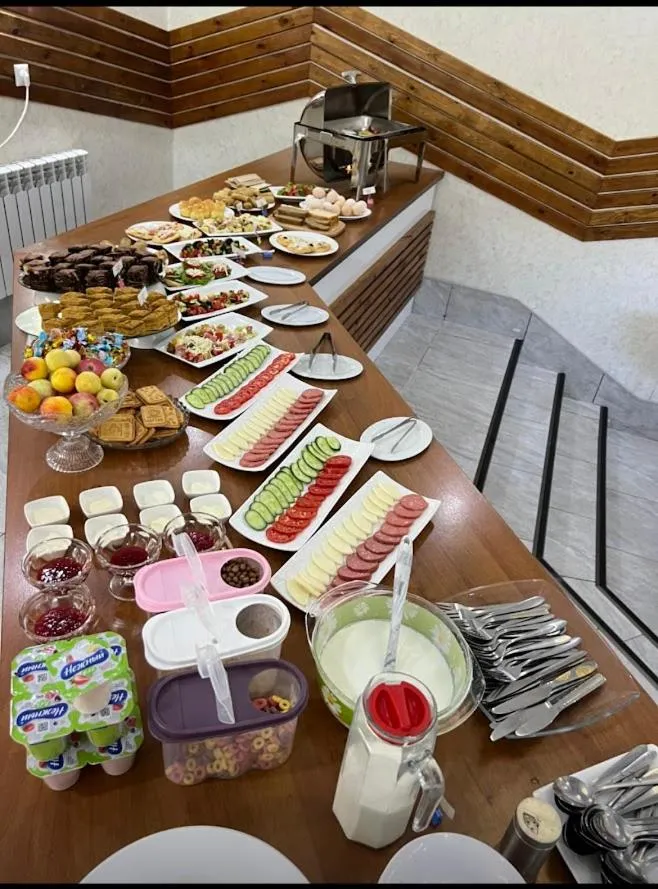 Food and drinks in Caravan Hotel