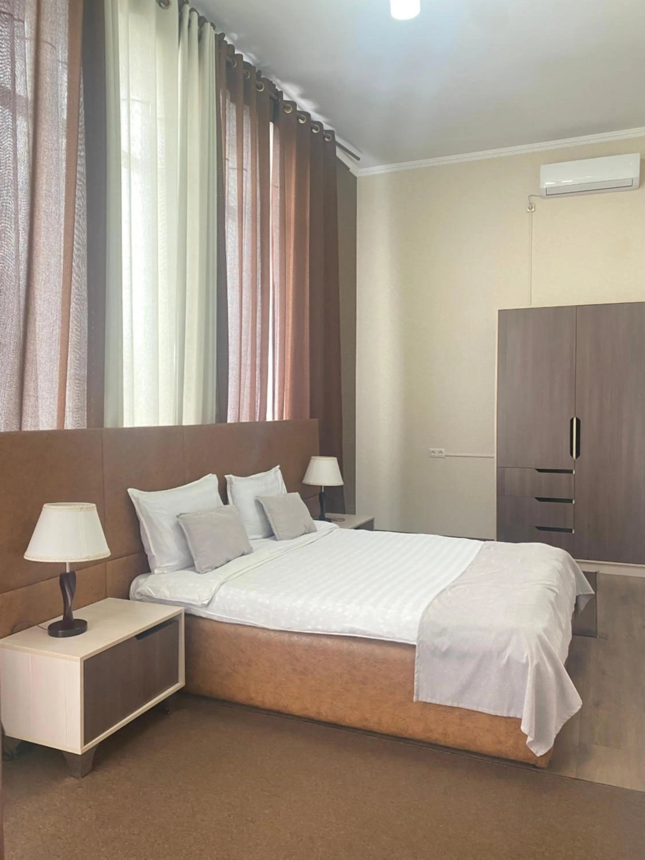 Photo of the whole room, Bed in Caravan Hotel