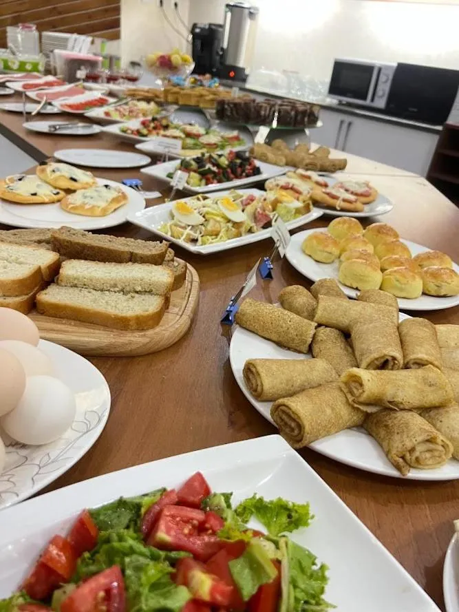 Food and drinks in Caravan Hotel