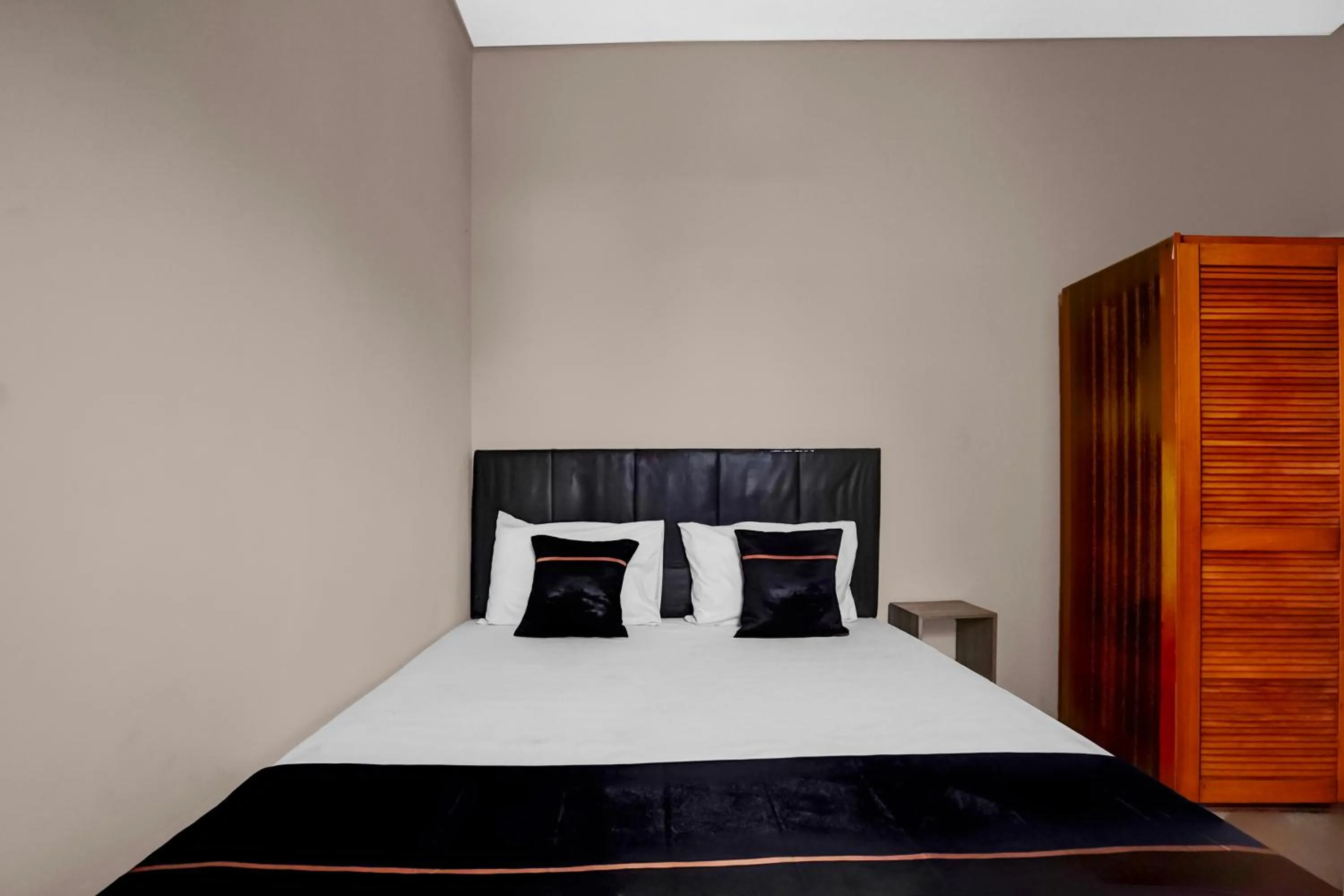 Deluxe Double Room in Hotel O near Ciputra World Surabaya formerly Darmo Residence