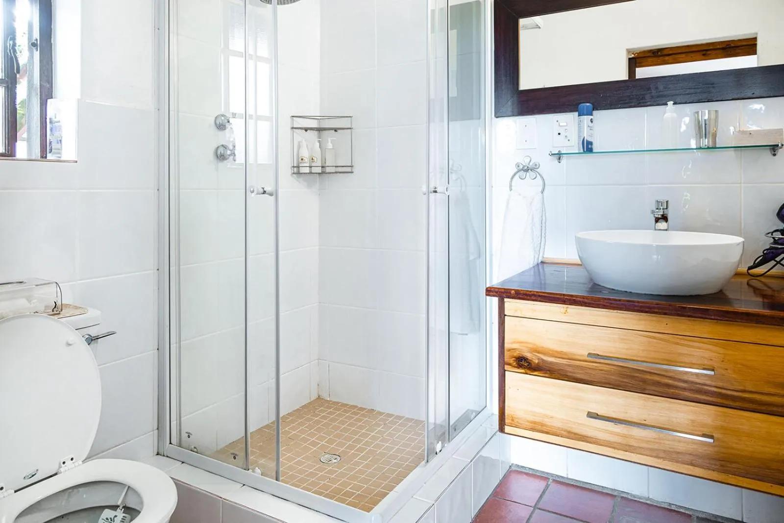 Shower in Wild Rose Country Lodge