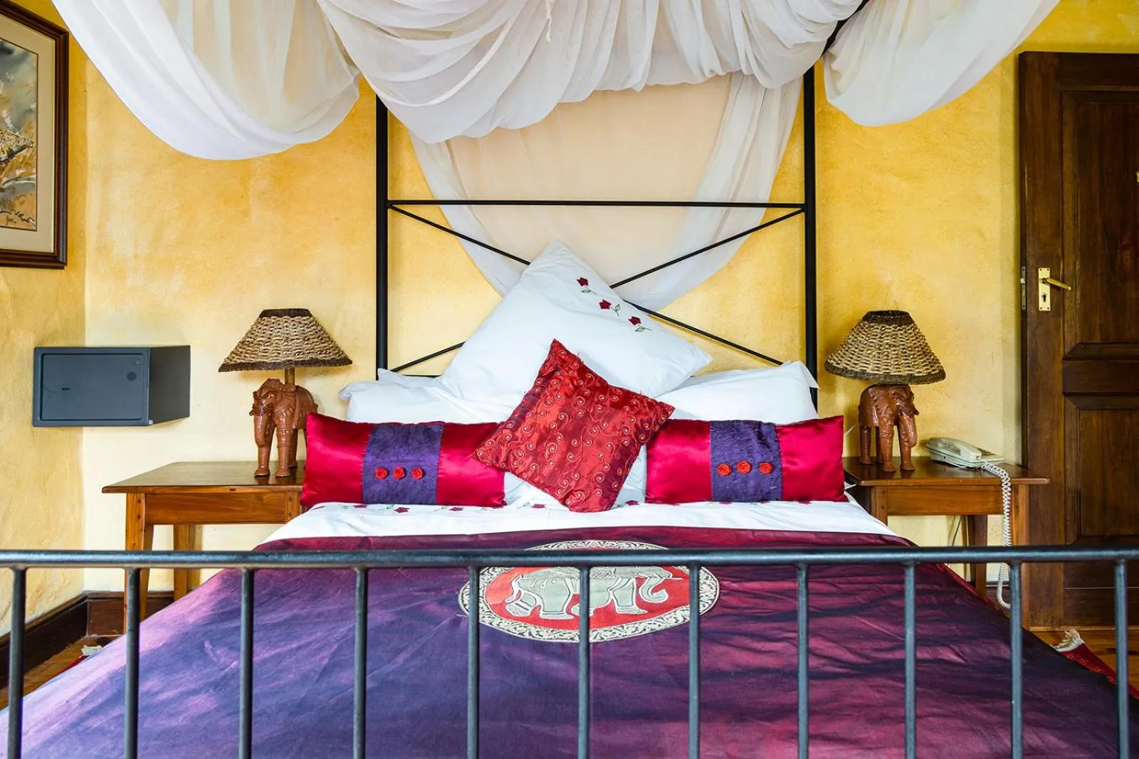 Bed in Wild Rose Country Lodge