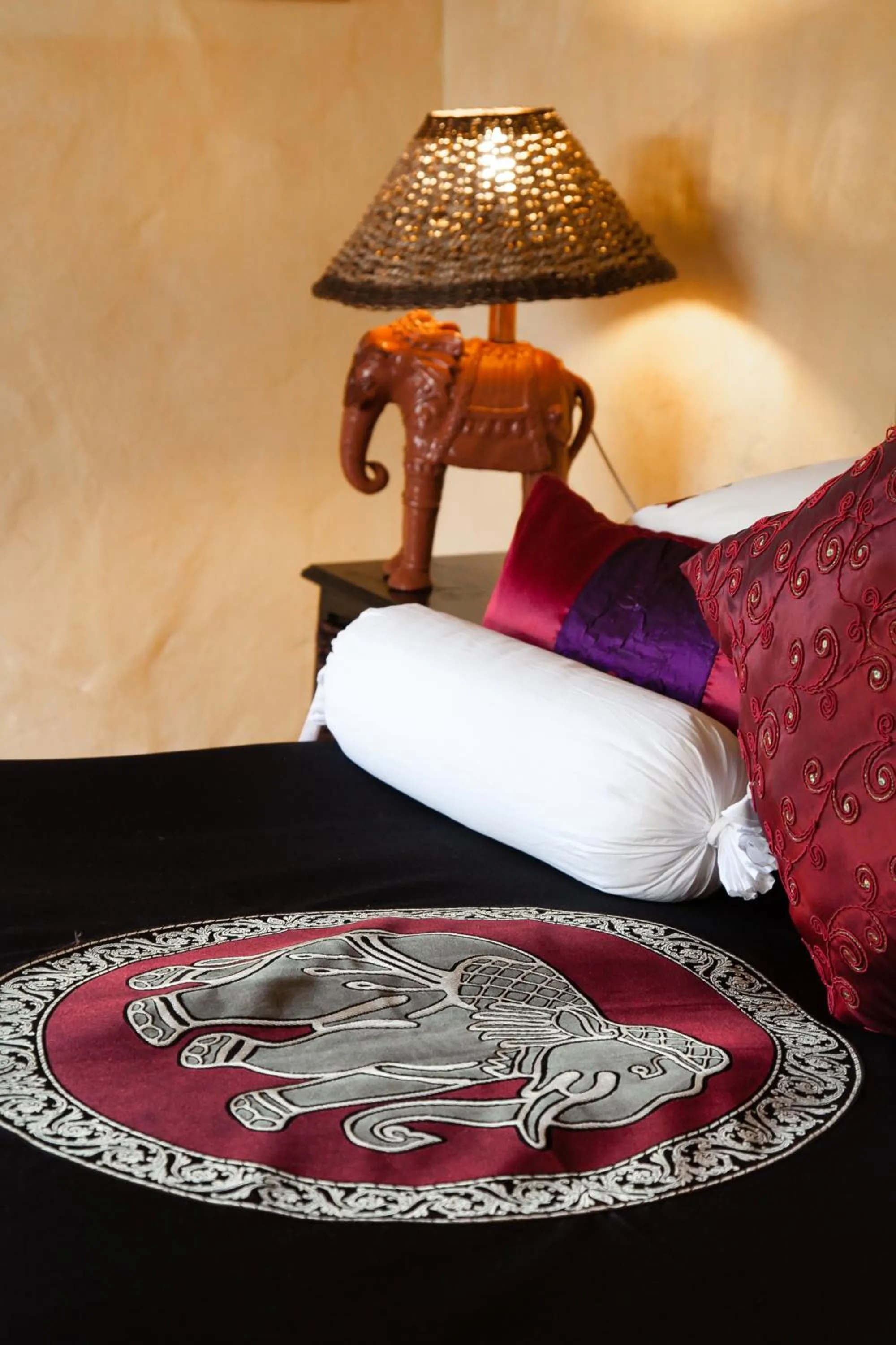 Bed in Wild Rose Country Lodge