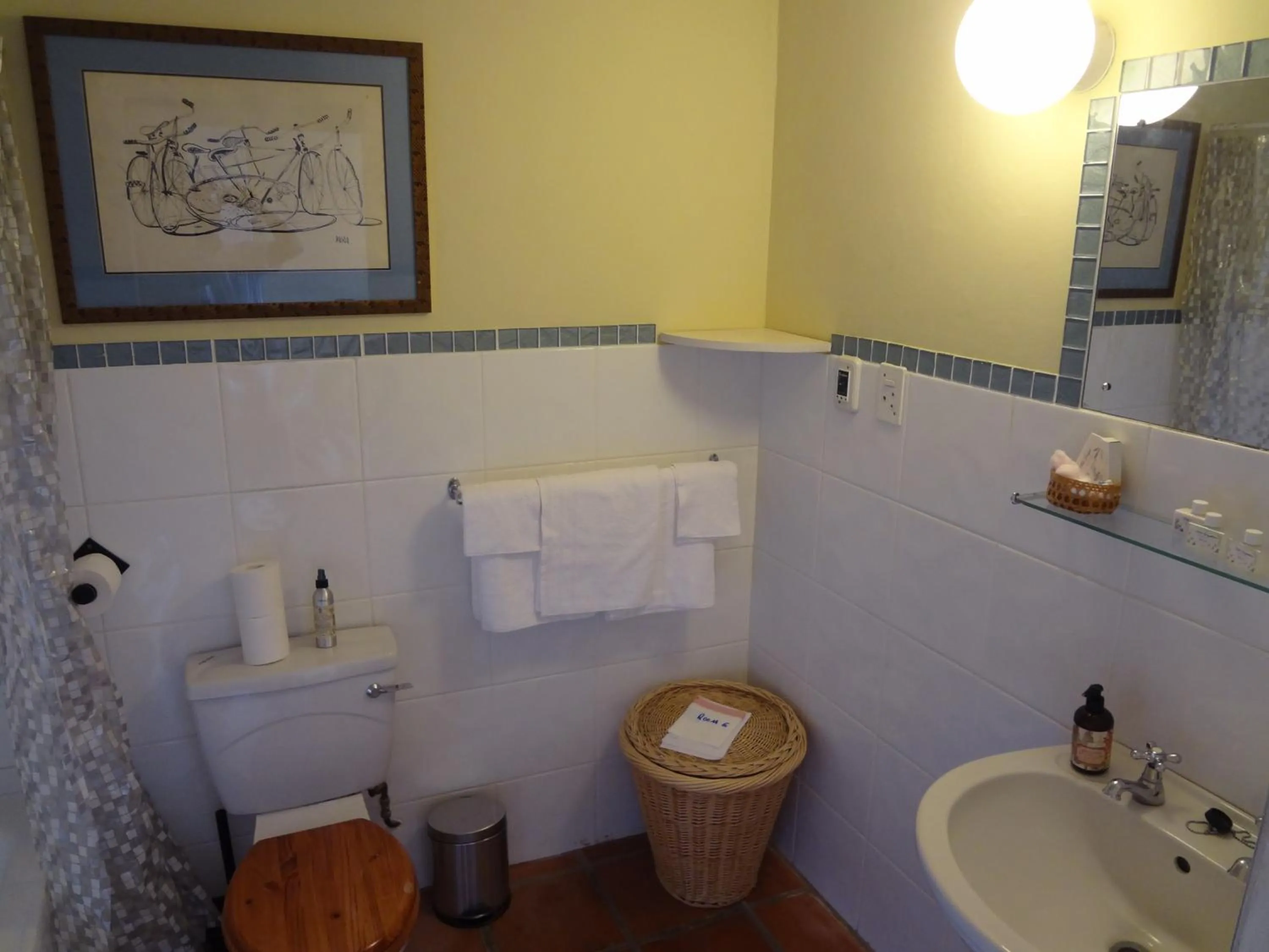 Bathroom in Wild Rose Country Lodge