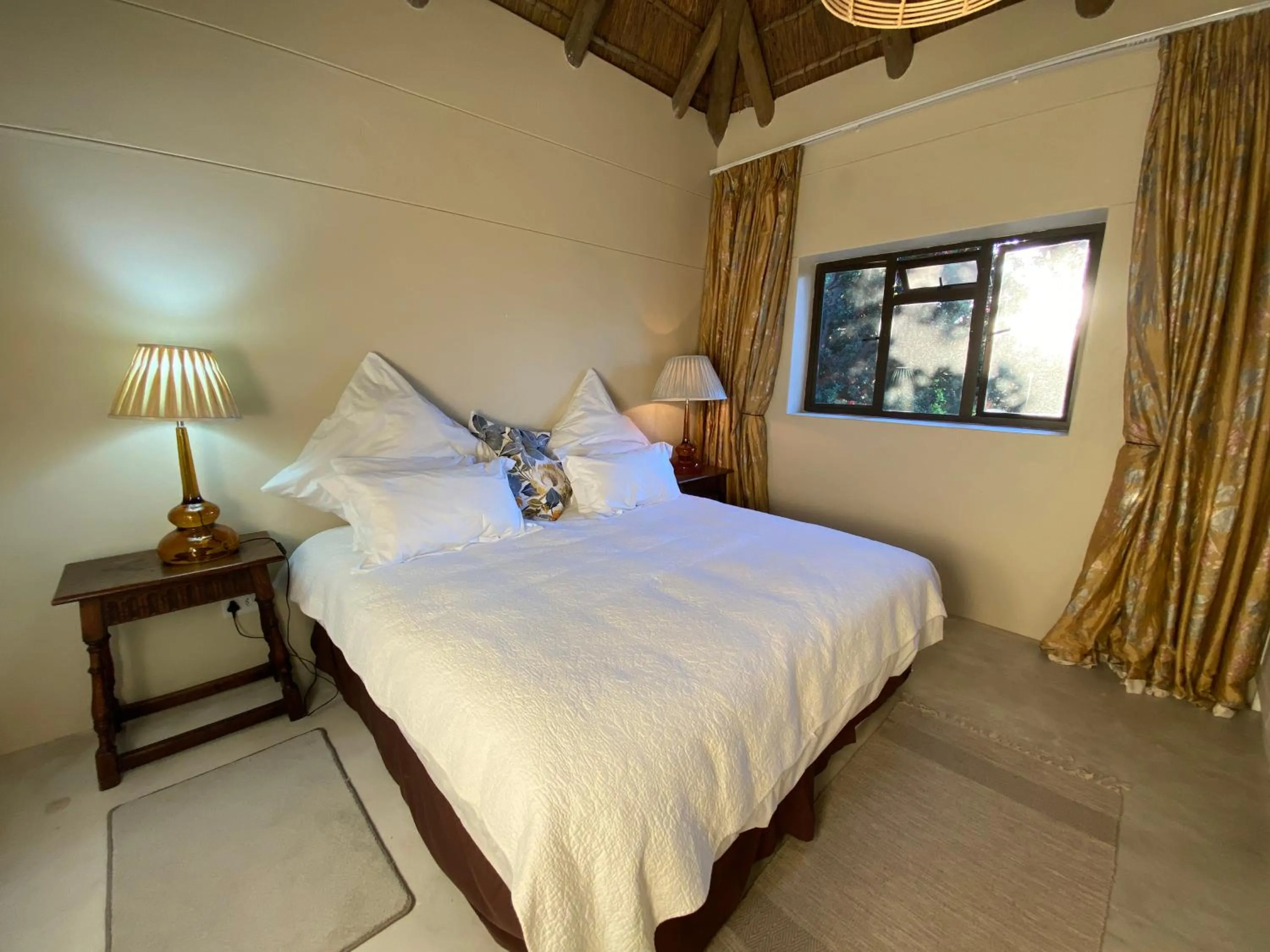 Bed in Wild Rose Country Lodge